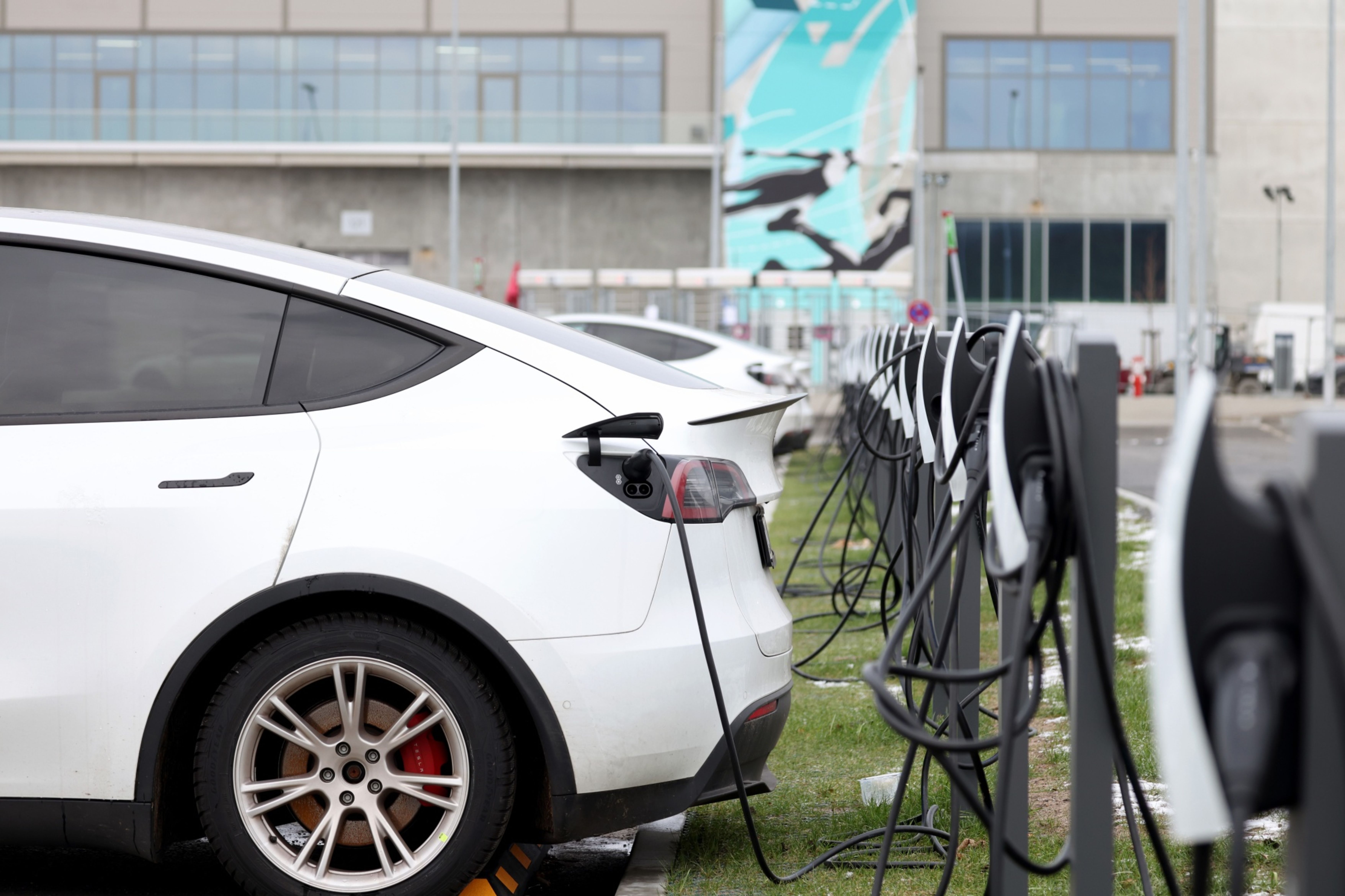 Tesla (TSLA) vs. Li Auto (LI): quem ganha a corrida dos carros