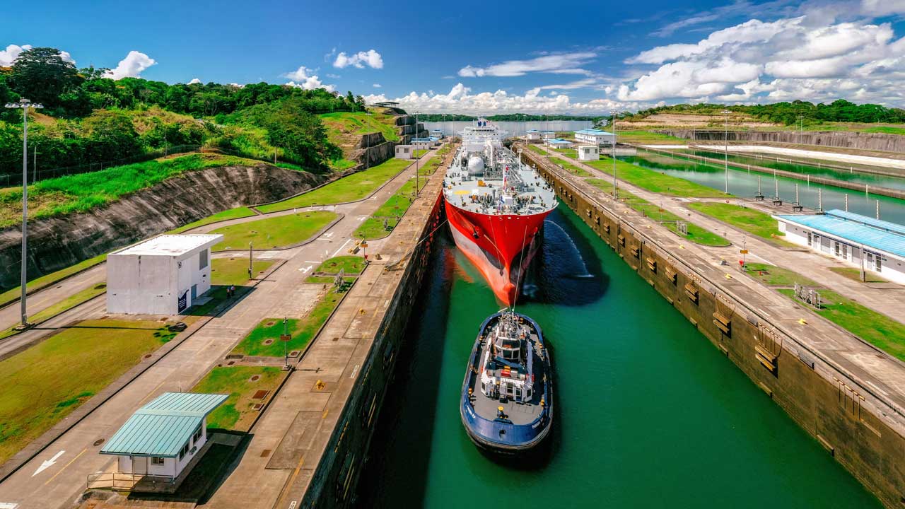 Canal de Panamá anticipa medidas por El Niño, pero descarta reducir el paso de buques Canal de Panamá anticipa medidas por El Niño, pero descarta reducir el paso de buques