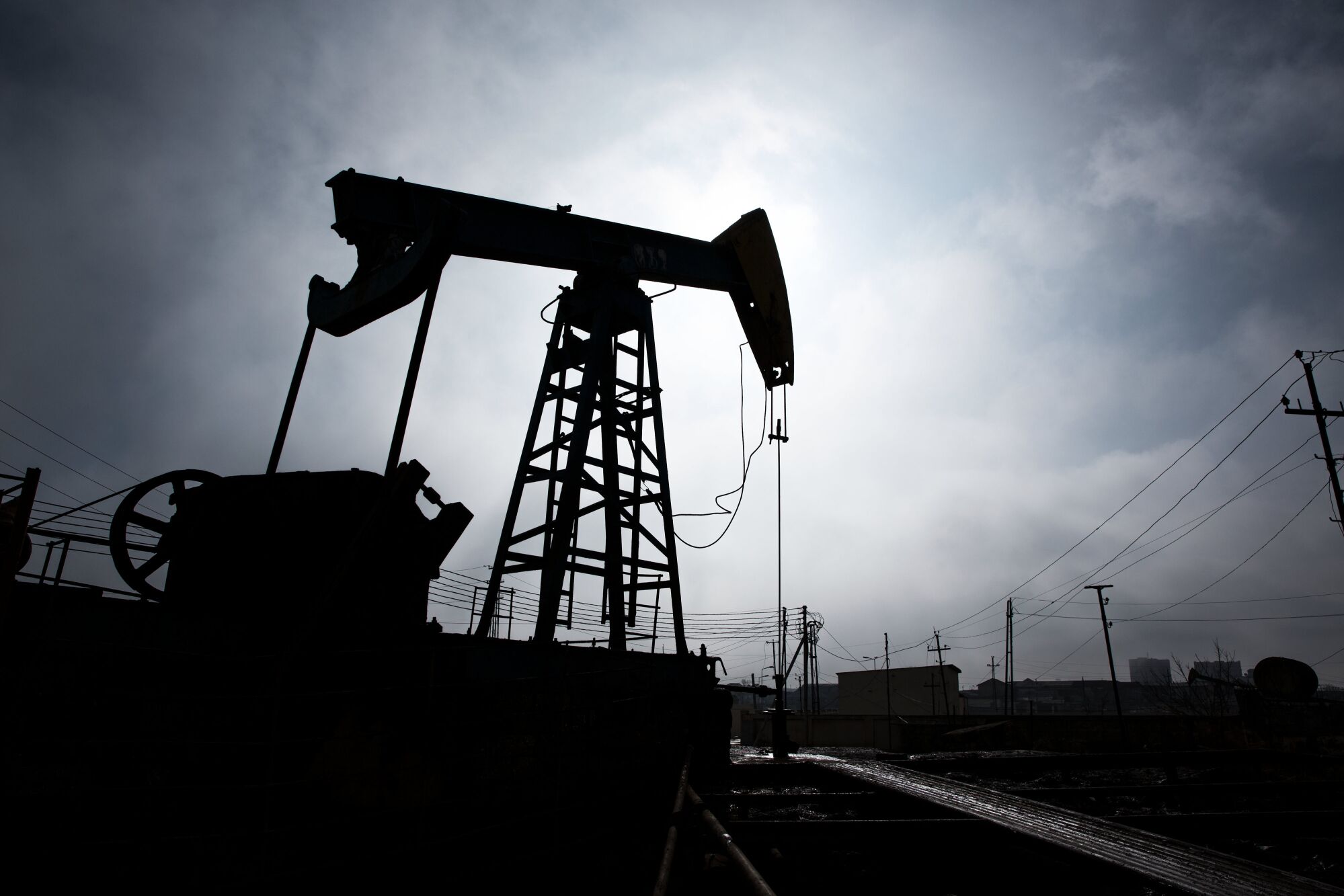Ibovespa cai pressionado por recuo do petróleo; Braskem chega a afundar quase 10%