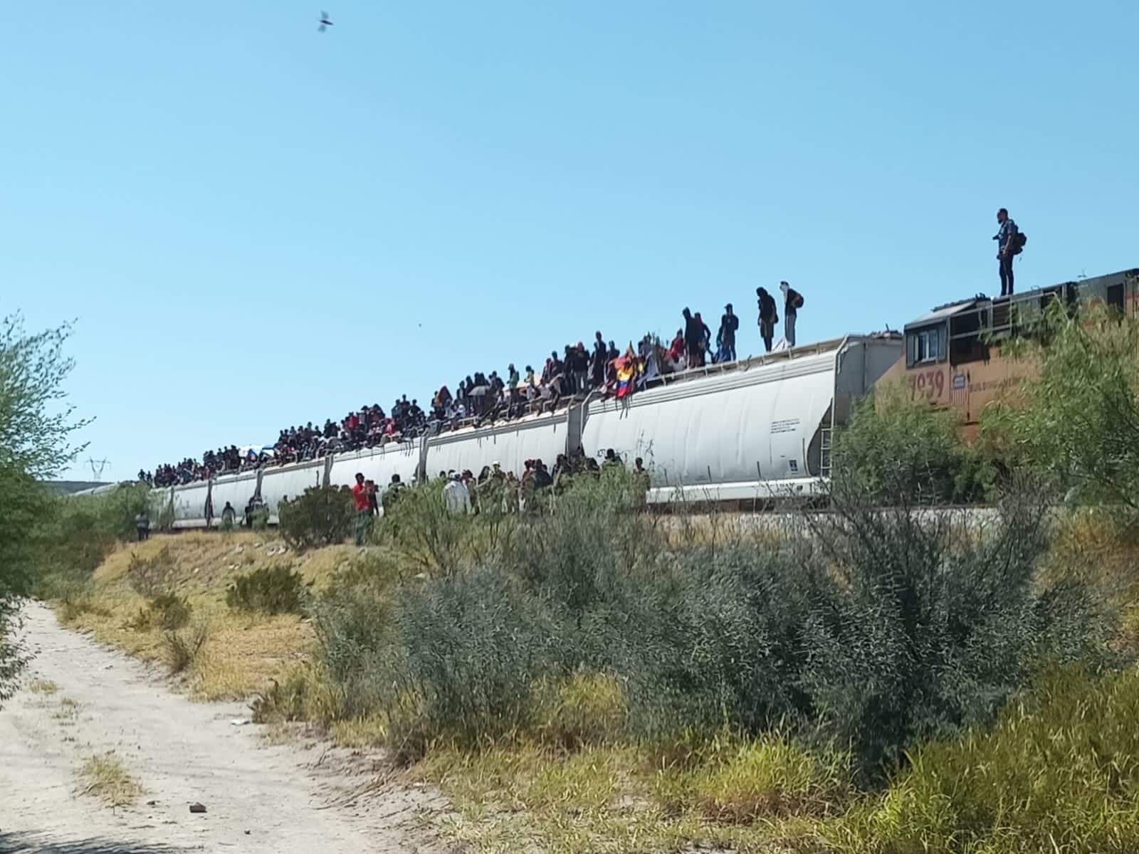Ferromex detiene trenes de carga para proteger a migrantes