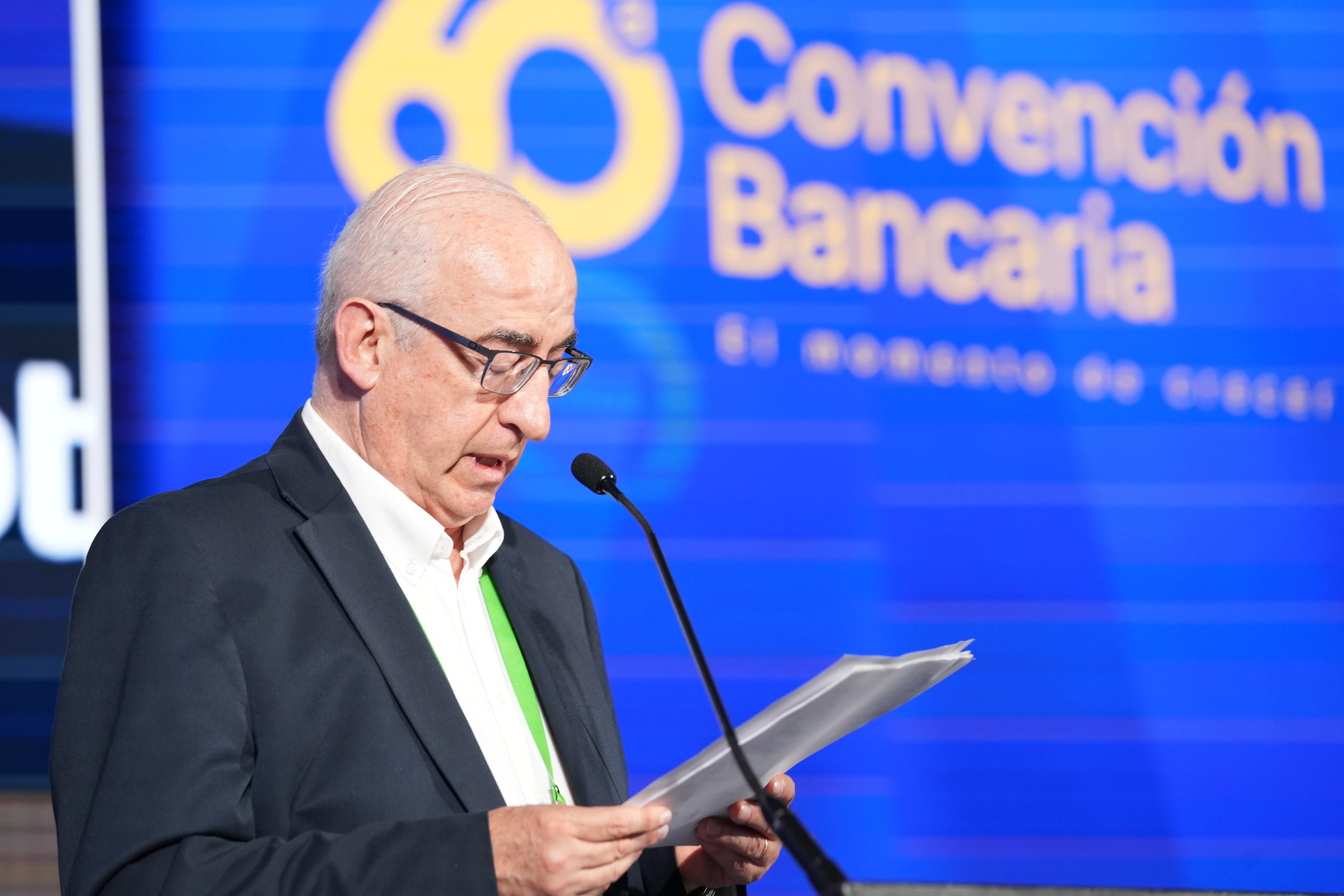 Banquero central colombiano advierte que nivel de tasas busca el máximo crecimiento sostenible 