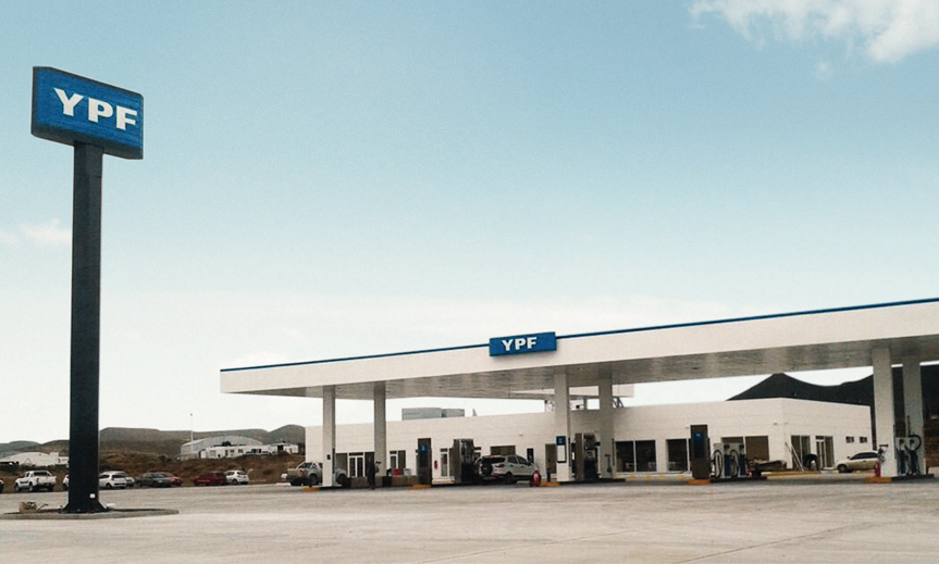 Cae el petróleo, no la nafta: el “buffer” de Marín e YPF que frenó subas ahora demora las bajas