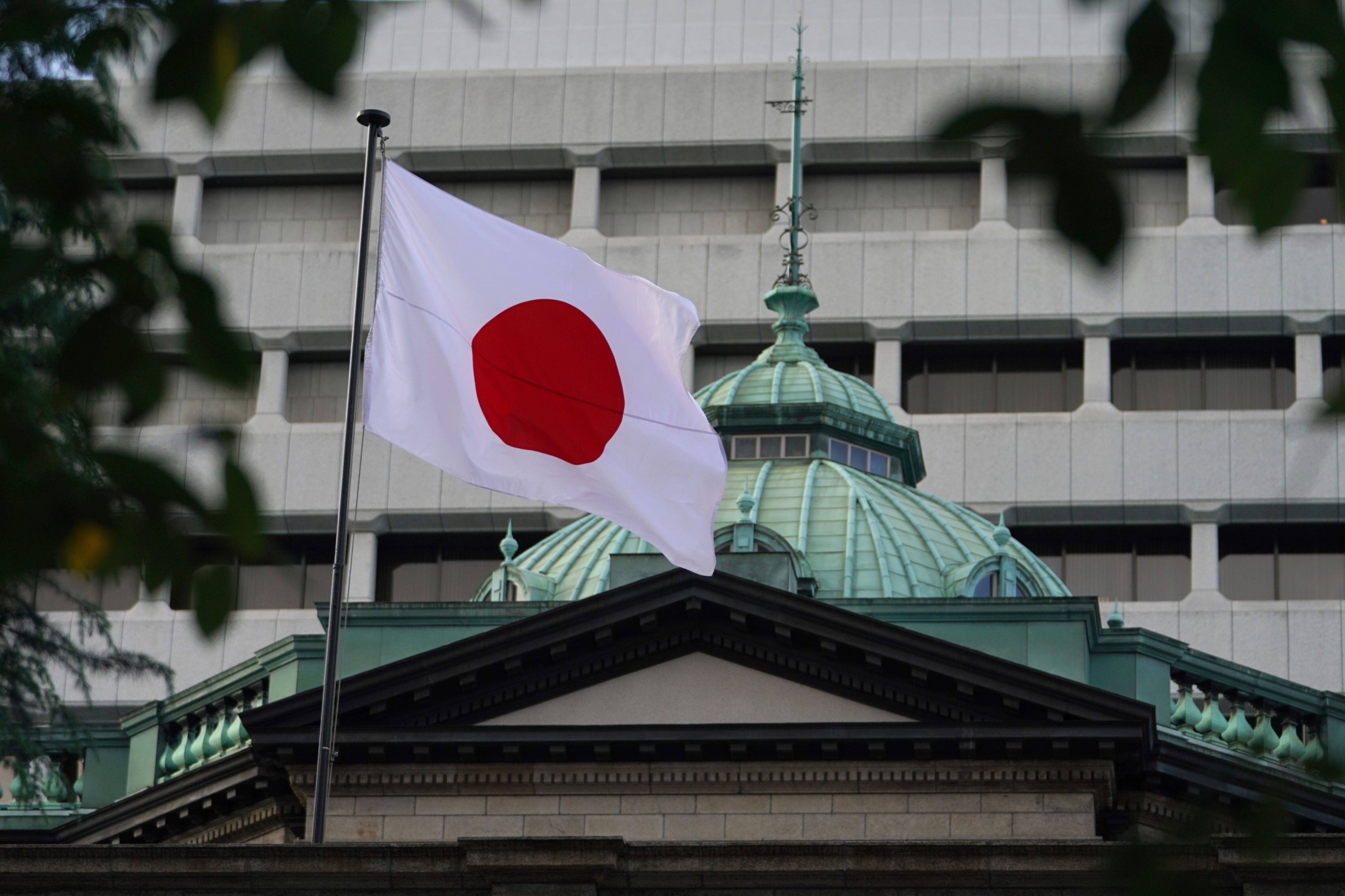 日本銀行はこの闘いを利用して、商品の販売を阻止します…