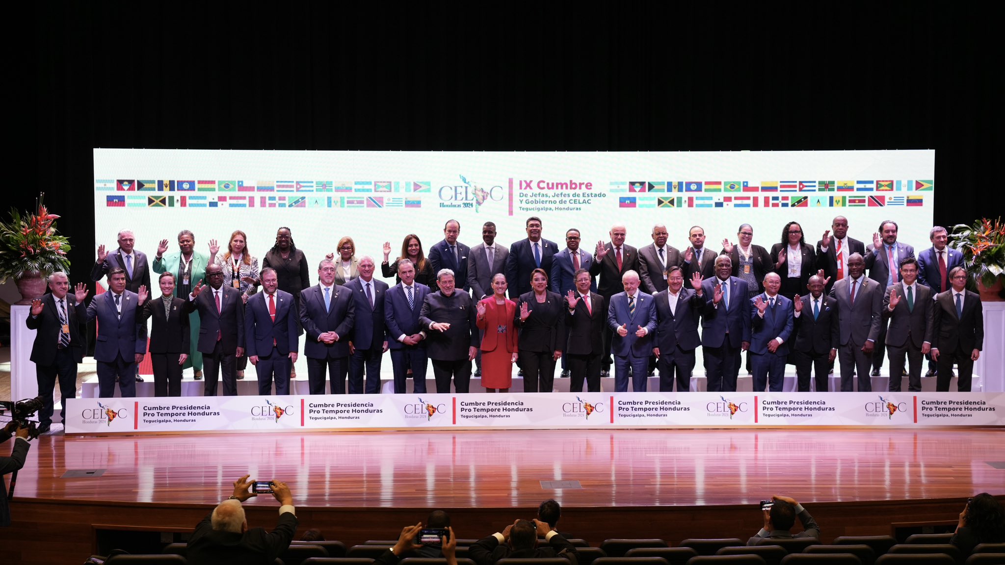 Foto familiar de la IX Cumbre de la Comunidad de Estados Latinoamericanos y Caribeños (Celac), el 9 de abril de 2025.