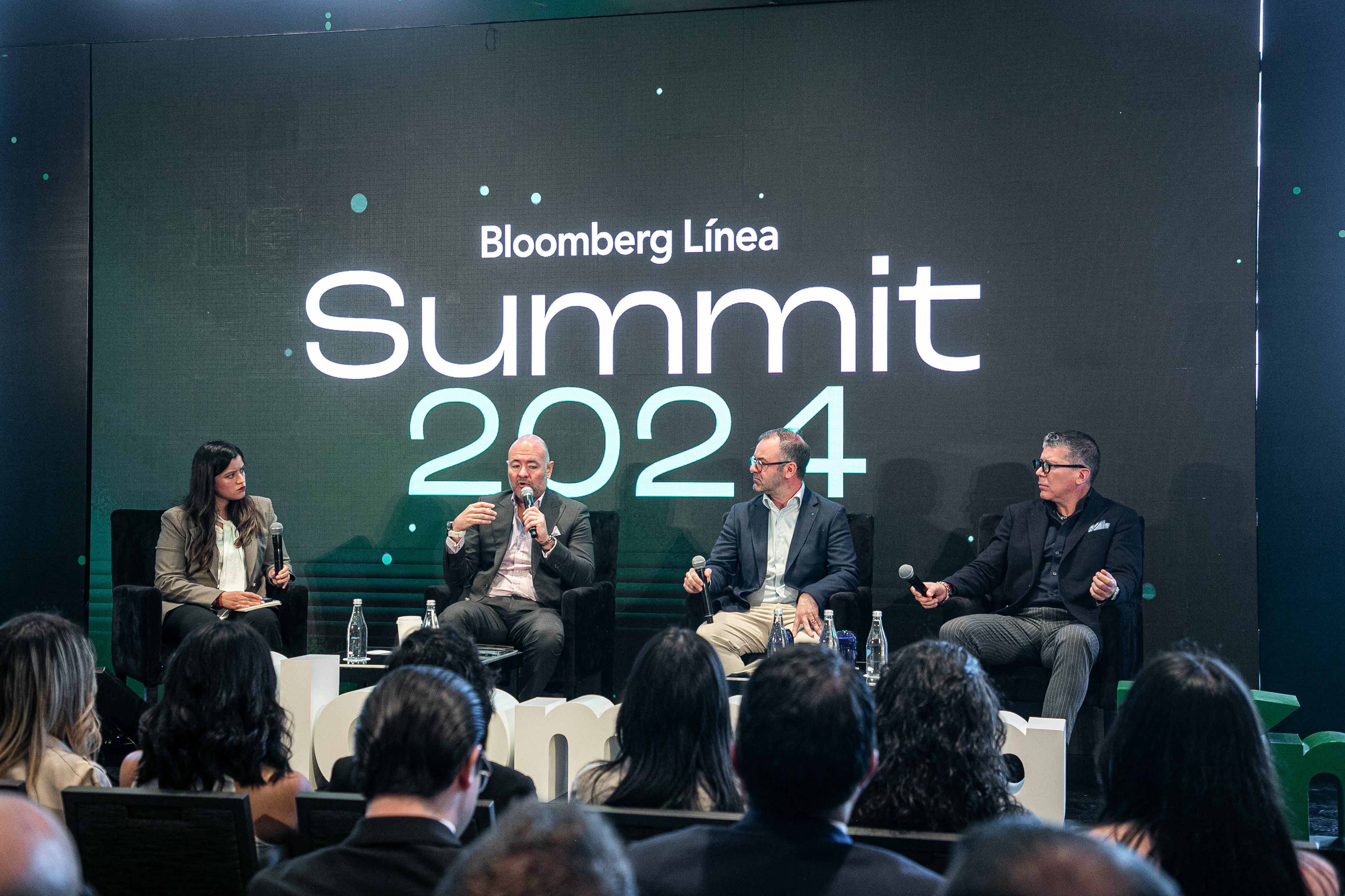 Bloomberg Línea Summit · Galería 13
