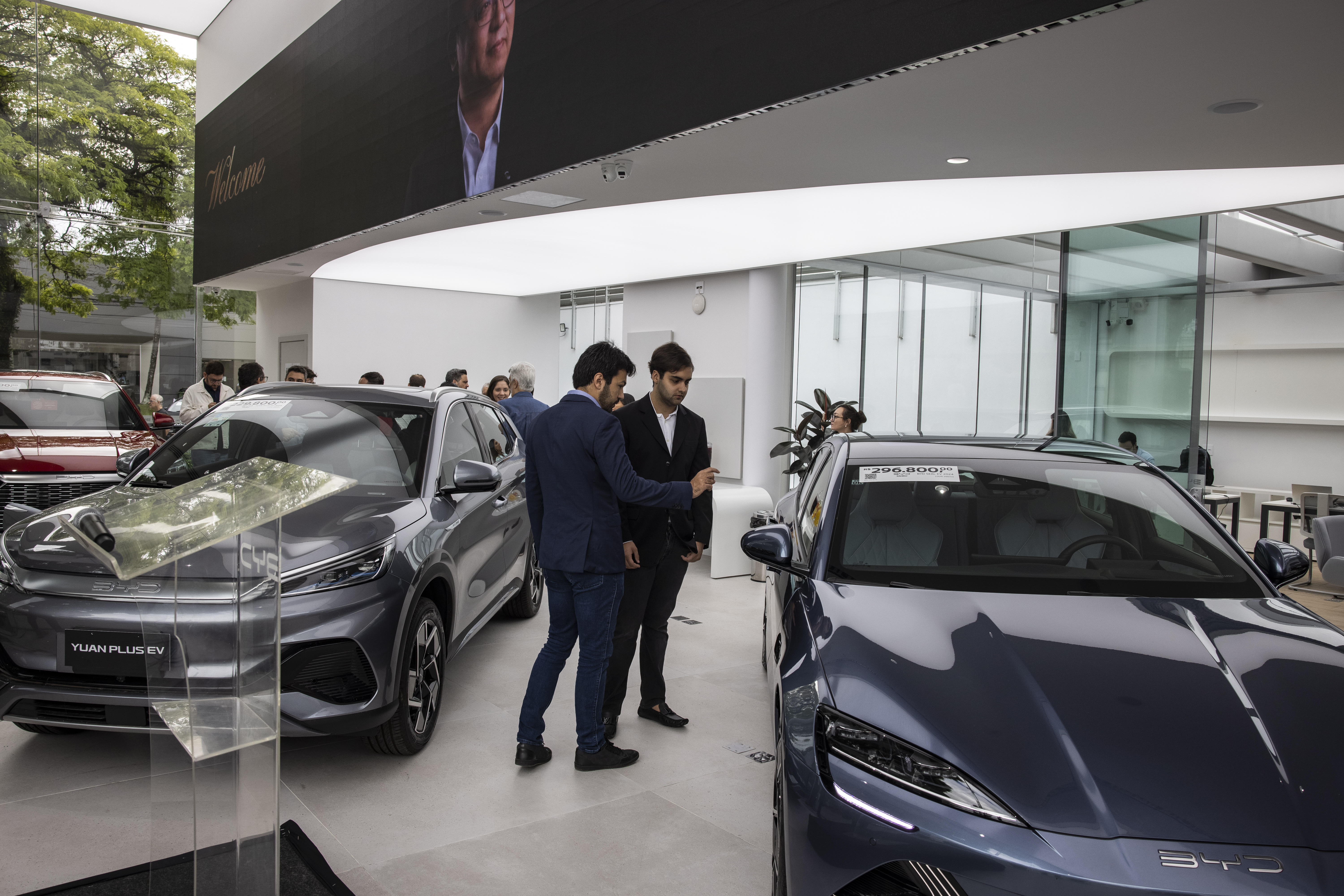 Com avanço impulsionado pela BYD, concessionárias ampliam projeção de vendas para o ano Com avanço impulsionado pela BYD, concessionárias ampliam projeção de vendas para o ano