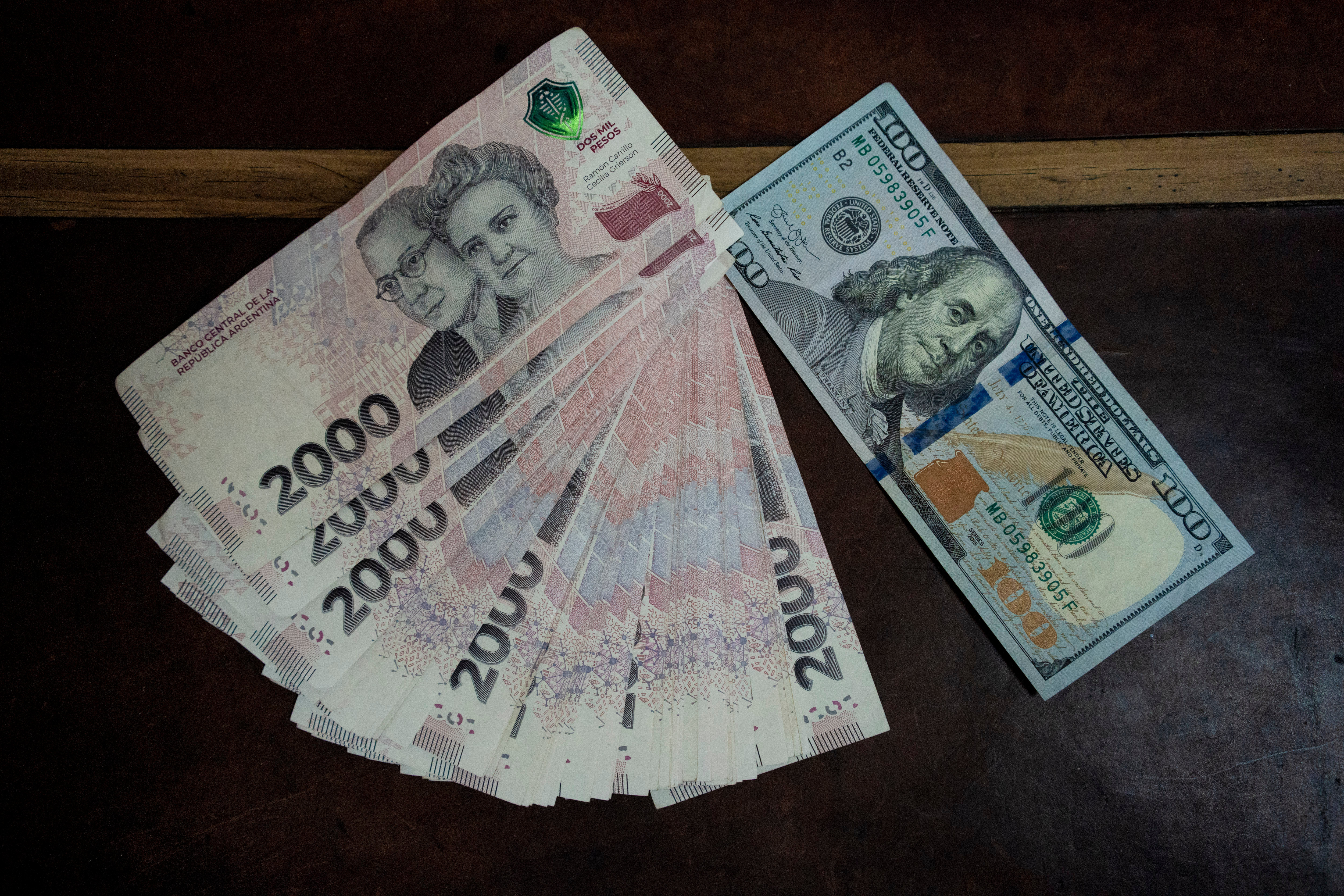 ¿Dólar atrasado o cambio estructural? Las claves del debate cambiario en Argentina