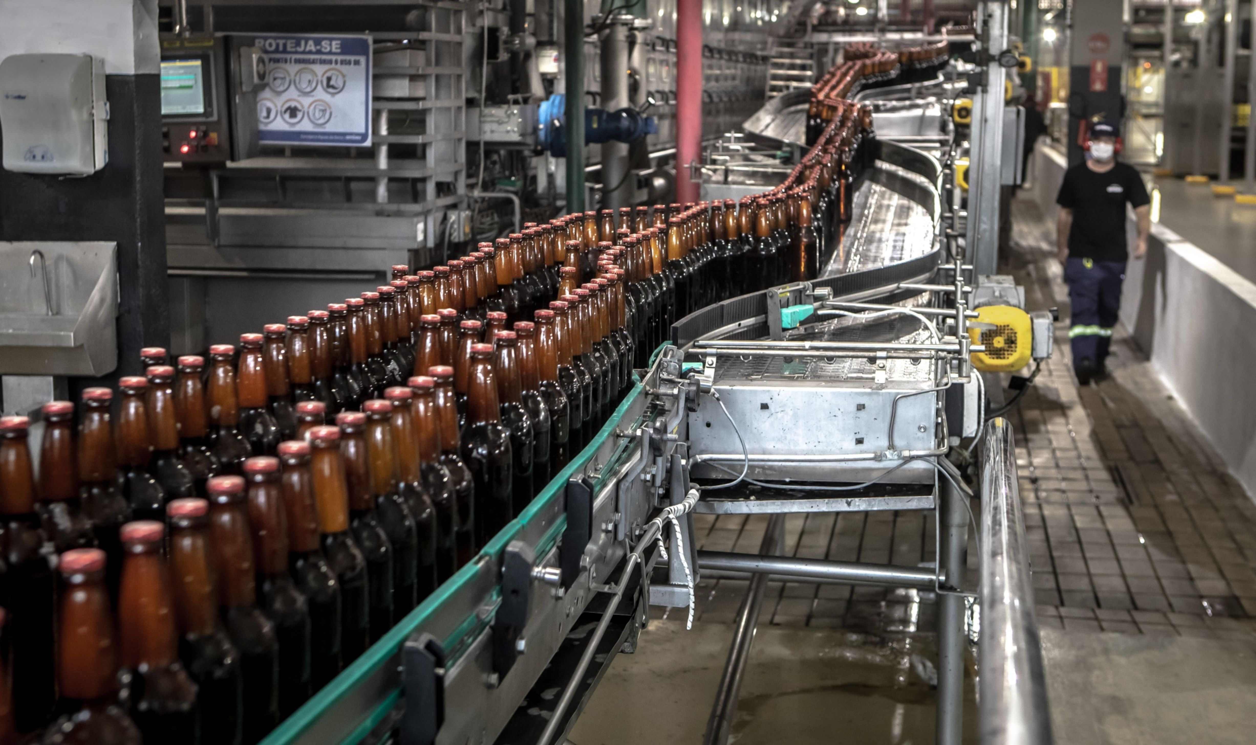 Ambev supera estimativas com volume recorde de cerveja para um primeiro trimestre