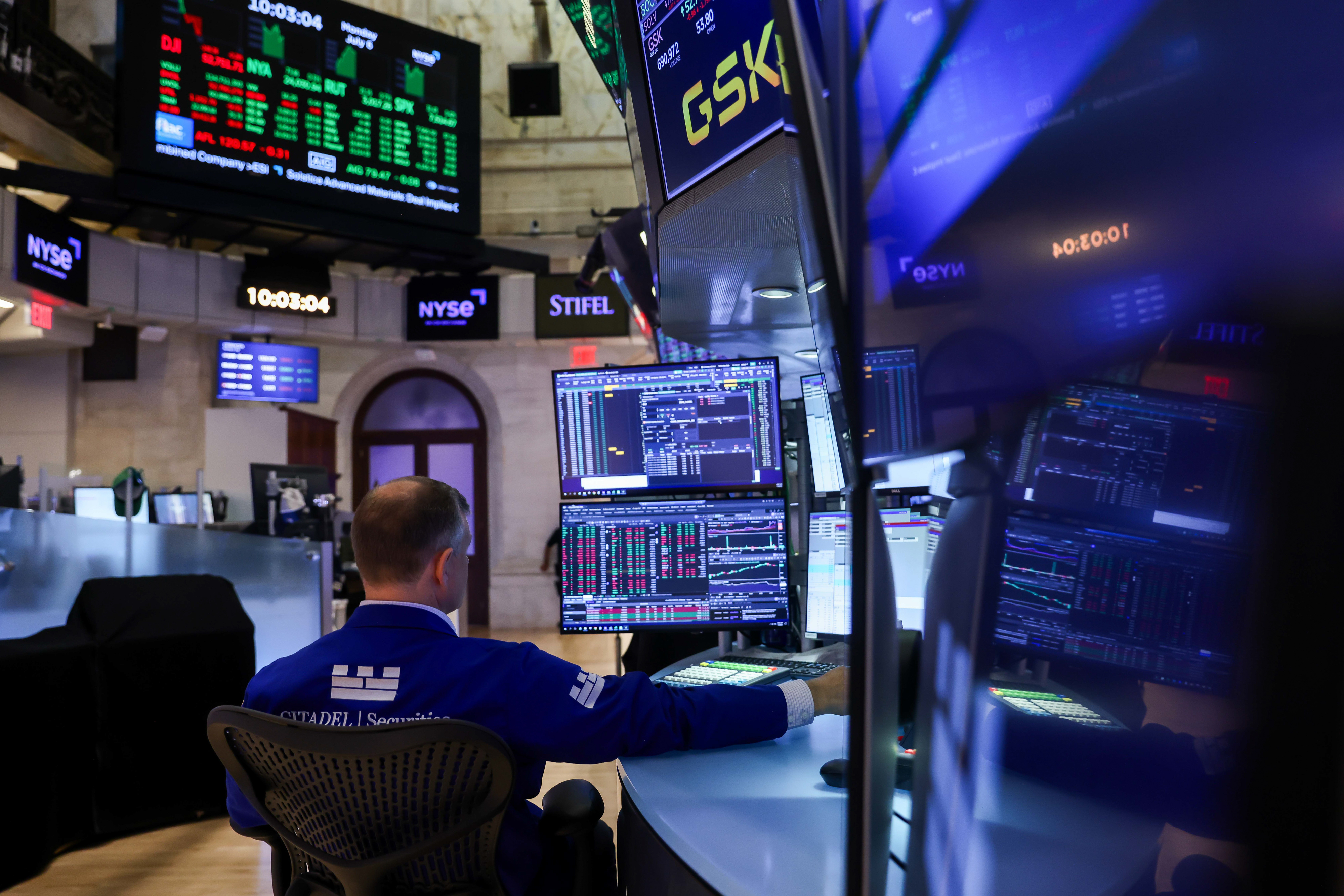 IA, retomada econômica e commodities impulsionam lucros de Wall St, diz Deutsche Bank IA, retomada econômica e commodities impulsionam lucros de Wall St, diz Deutsche Bank