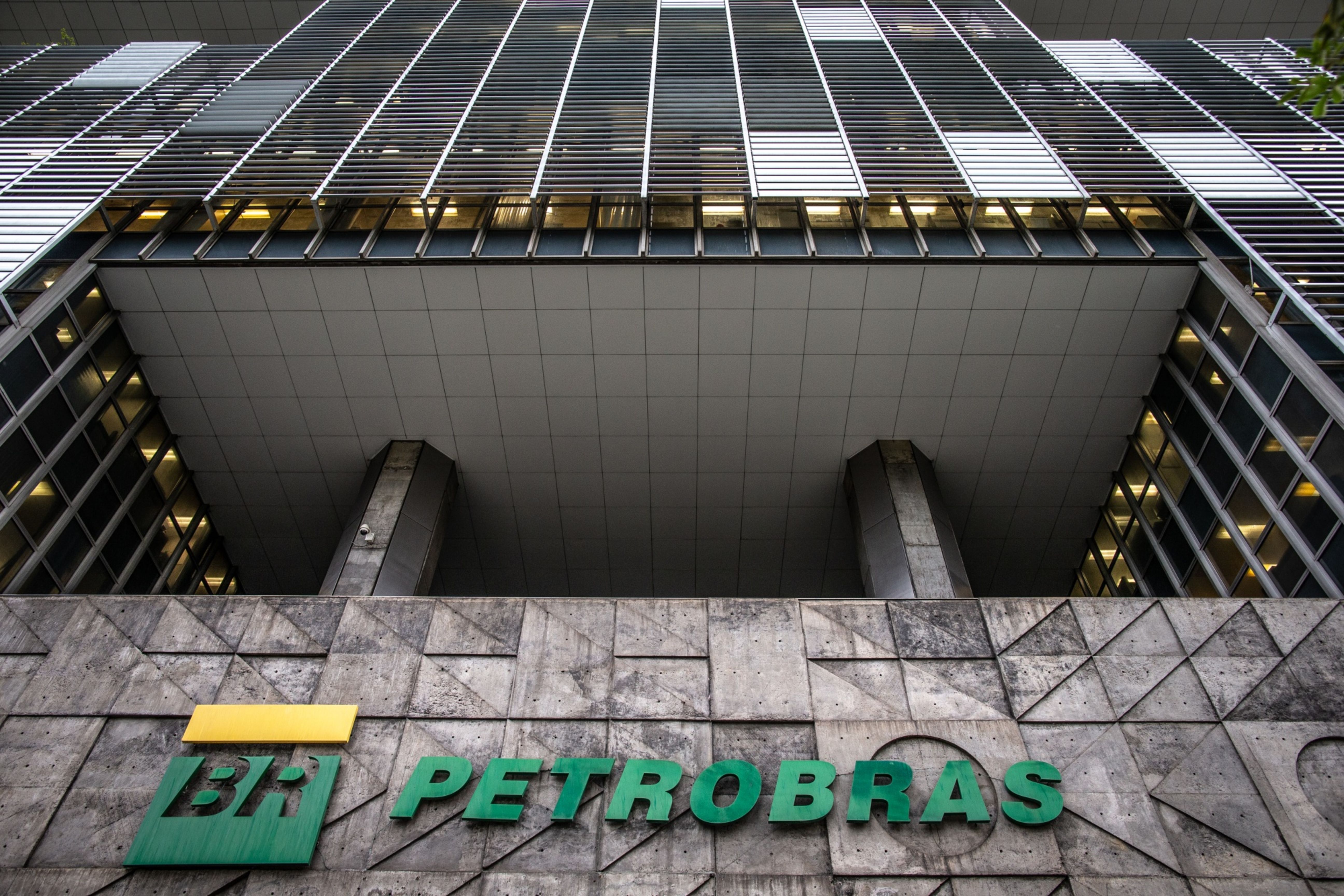 Lula Chooses New Target at Petrobras: Dividends for Shareholders