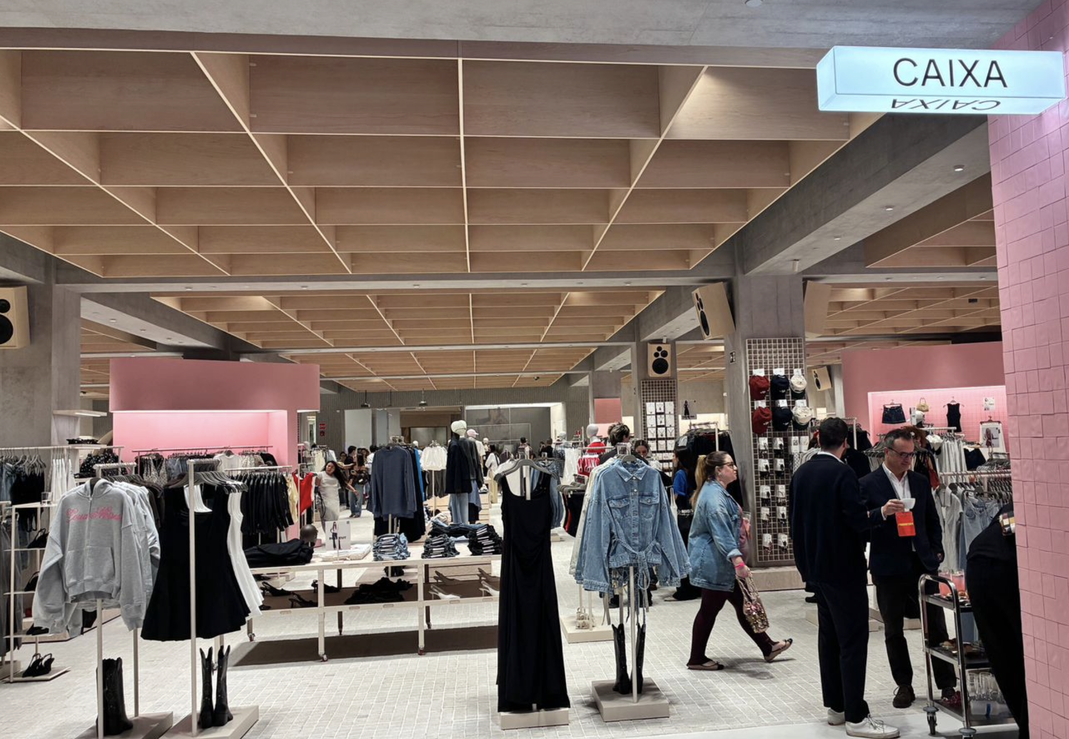 Bershka estreia no Brasil com filas e já planeja abrir loja no Rio até o final do ano