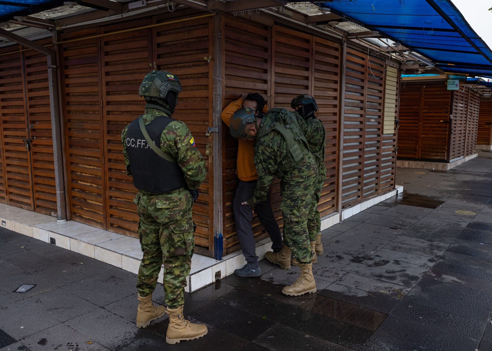 Colombia envía tropas a la frontera en medio de disputa por supuesta bomba en Ecuador Colombia envía tropas a la frontera en medio de disputa por supuesta bomba en Ecuador