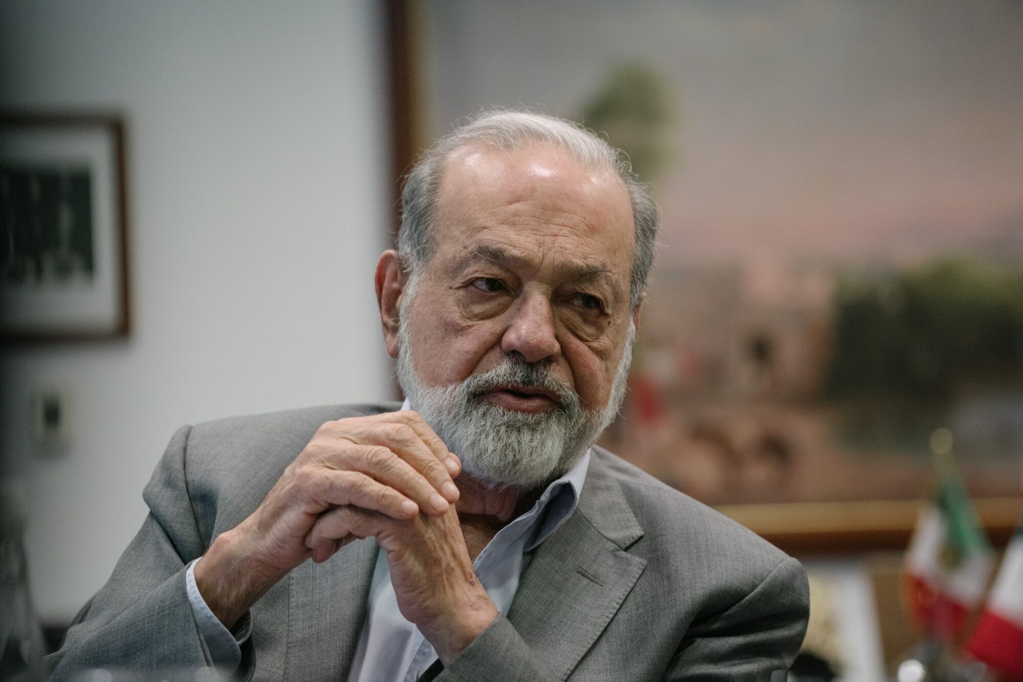 América Móvil de Carlos Slim compra a empresa competidora WOW en Perú