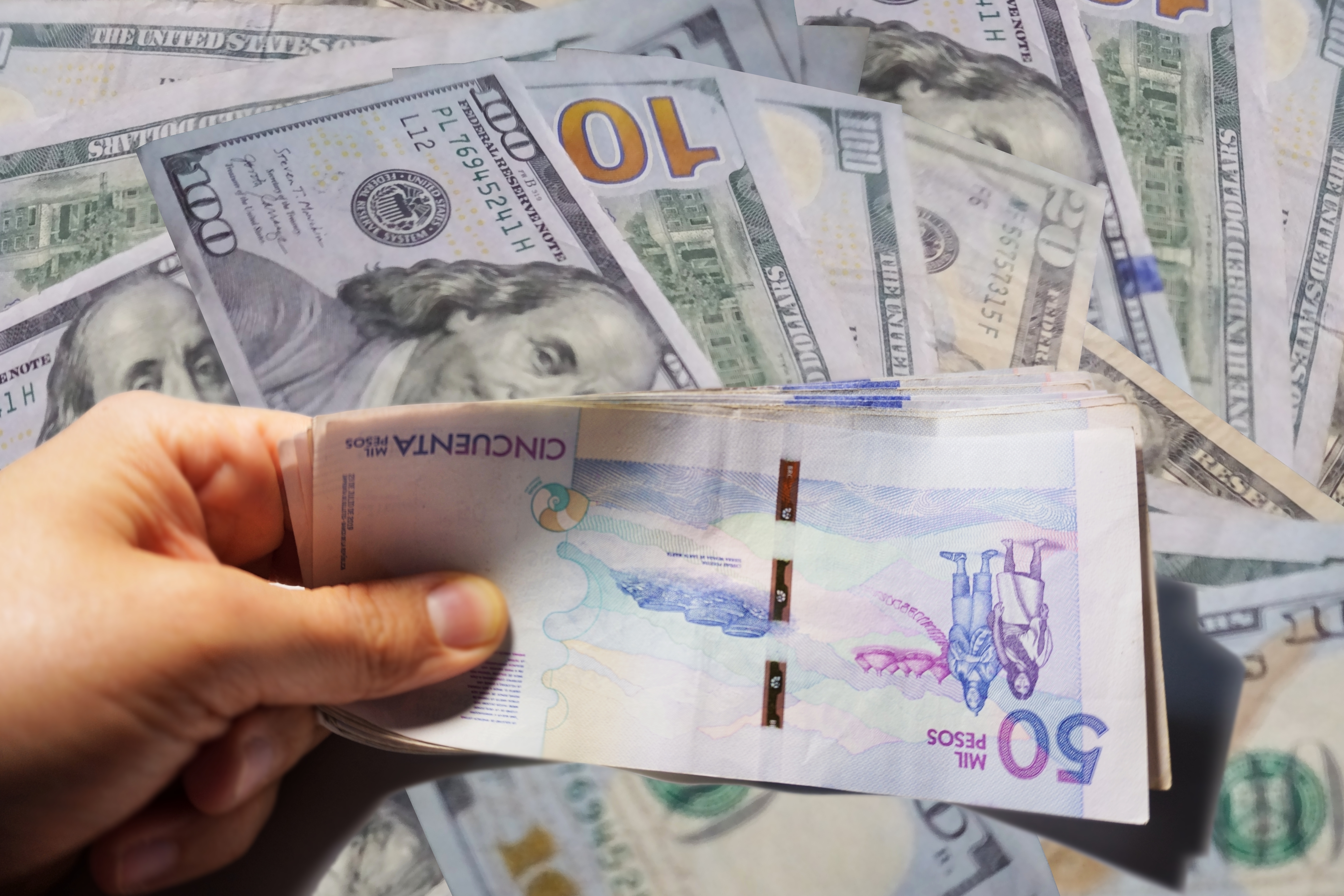 Del peso colombiano al colón y el guaraní: las monedas emergentes que más ganan frente al precio del dólar