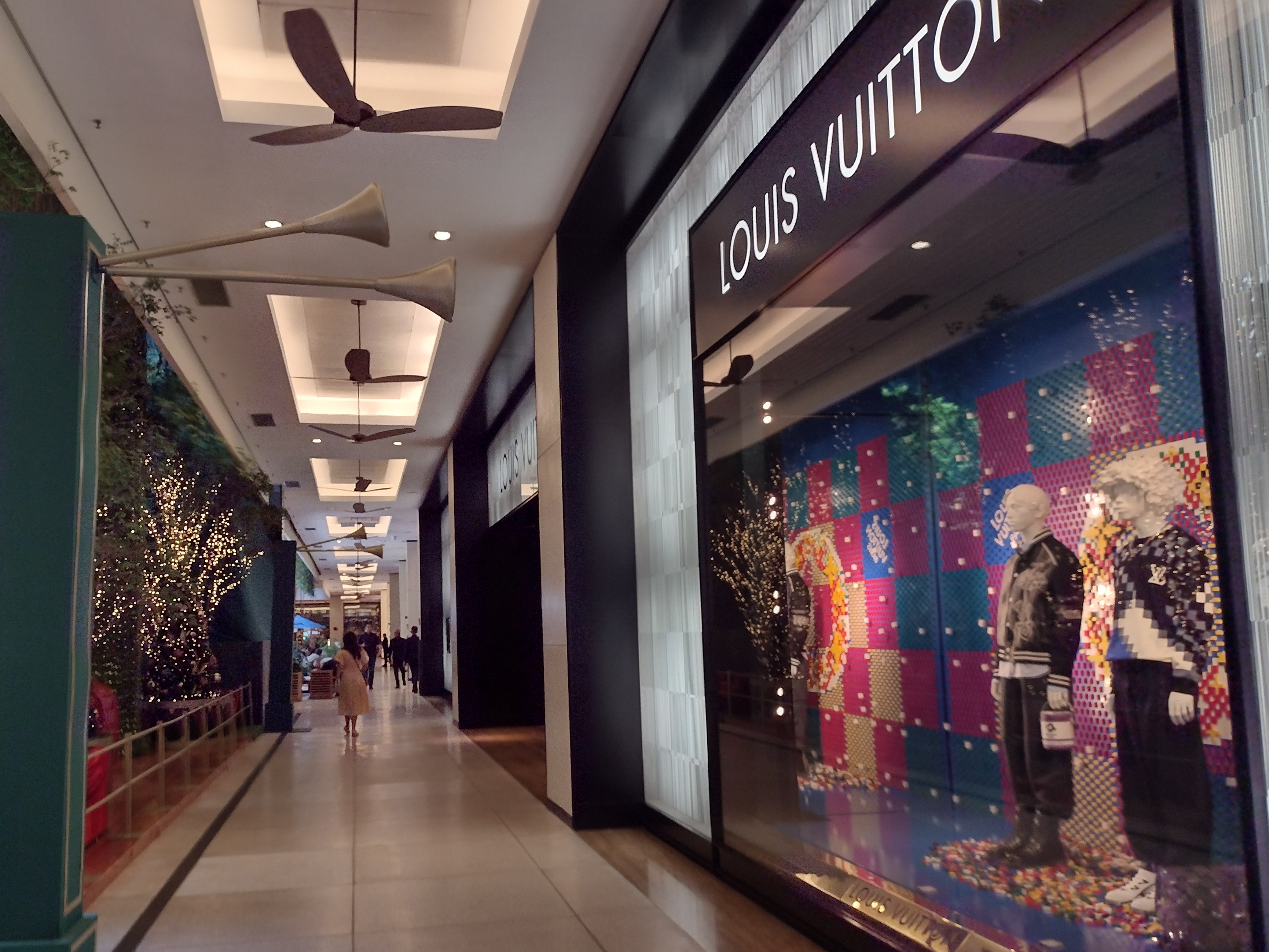 Louis Vuitton, Moncler e H&M: a expansão de marcas globais em