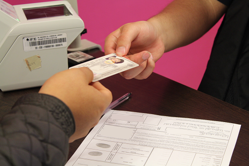 ¿Cuánto tiempo tardan en entregar la credencial del INE en 2026?