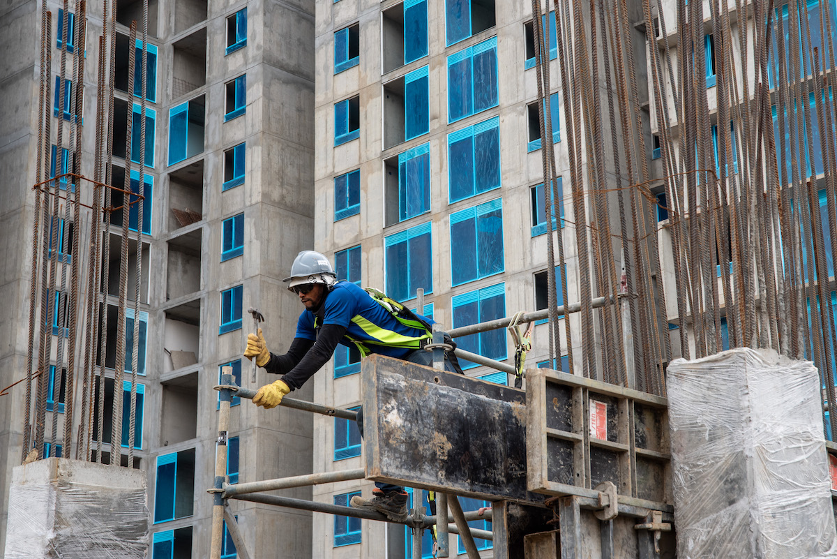 Reconstrucción de Colombia tras el terremoto se dará con un sector constructor en cuidados intensivos