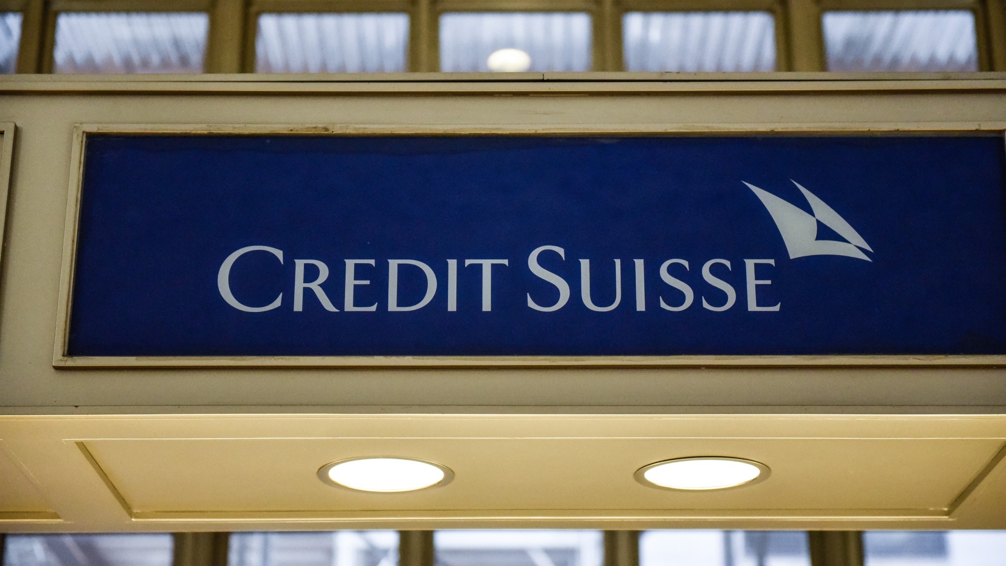 Banqueiros do Credit Suisse lutam para manter empregos no UBS, dizem fontes, Empresas