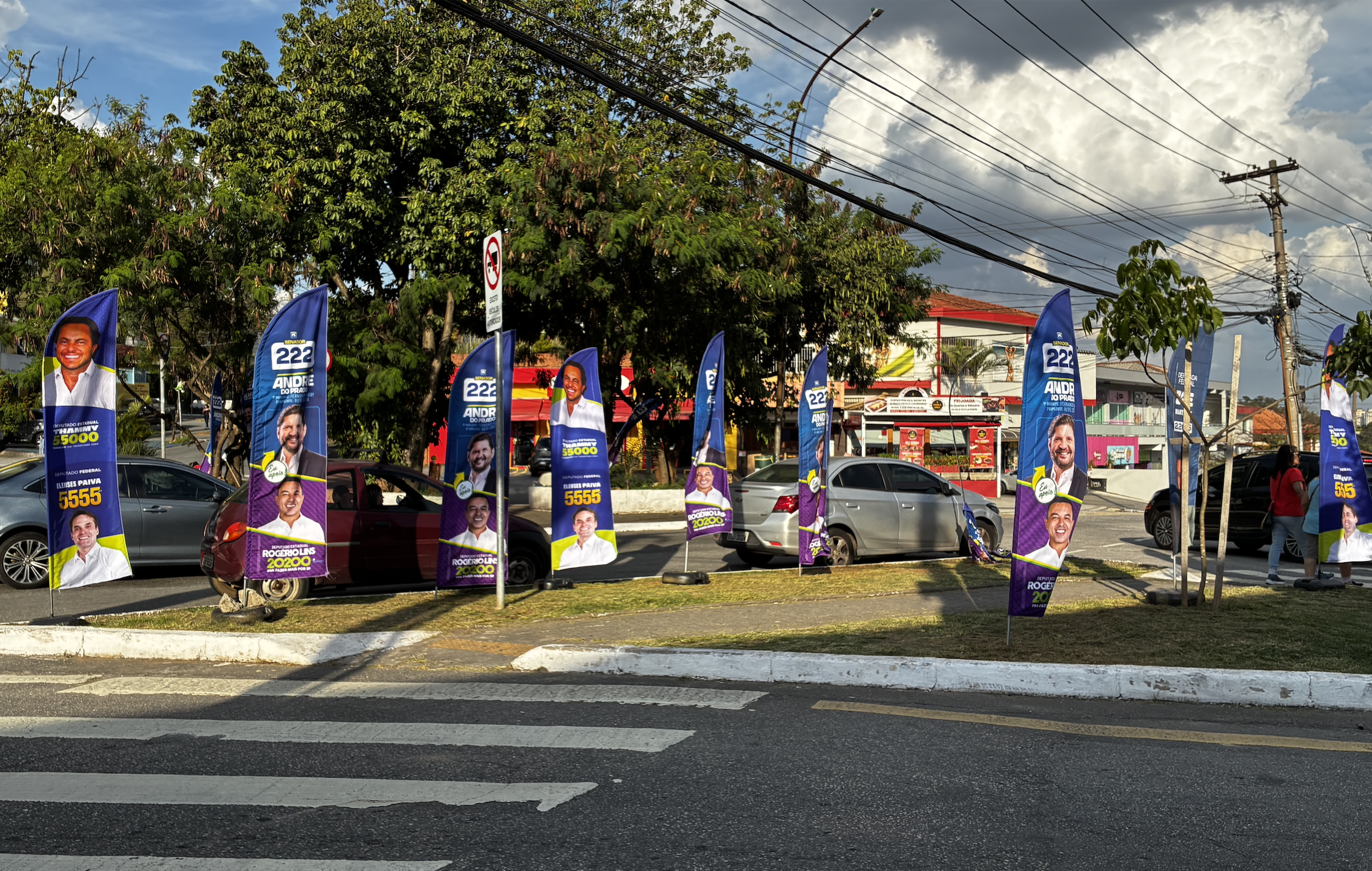 Wind banner se consolida em campanhas eleitorais e eleva faturamento de gráficas