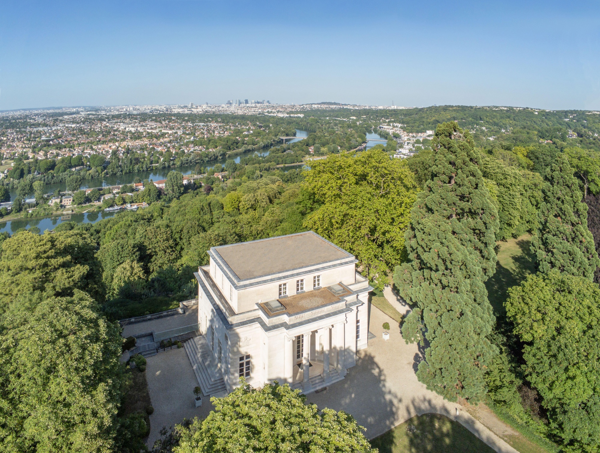 Bilionário francês compra mansão de US$ 45 mi construída para a amante de  Luís XV