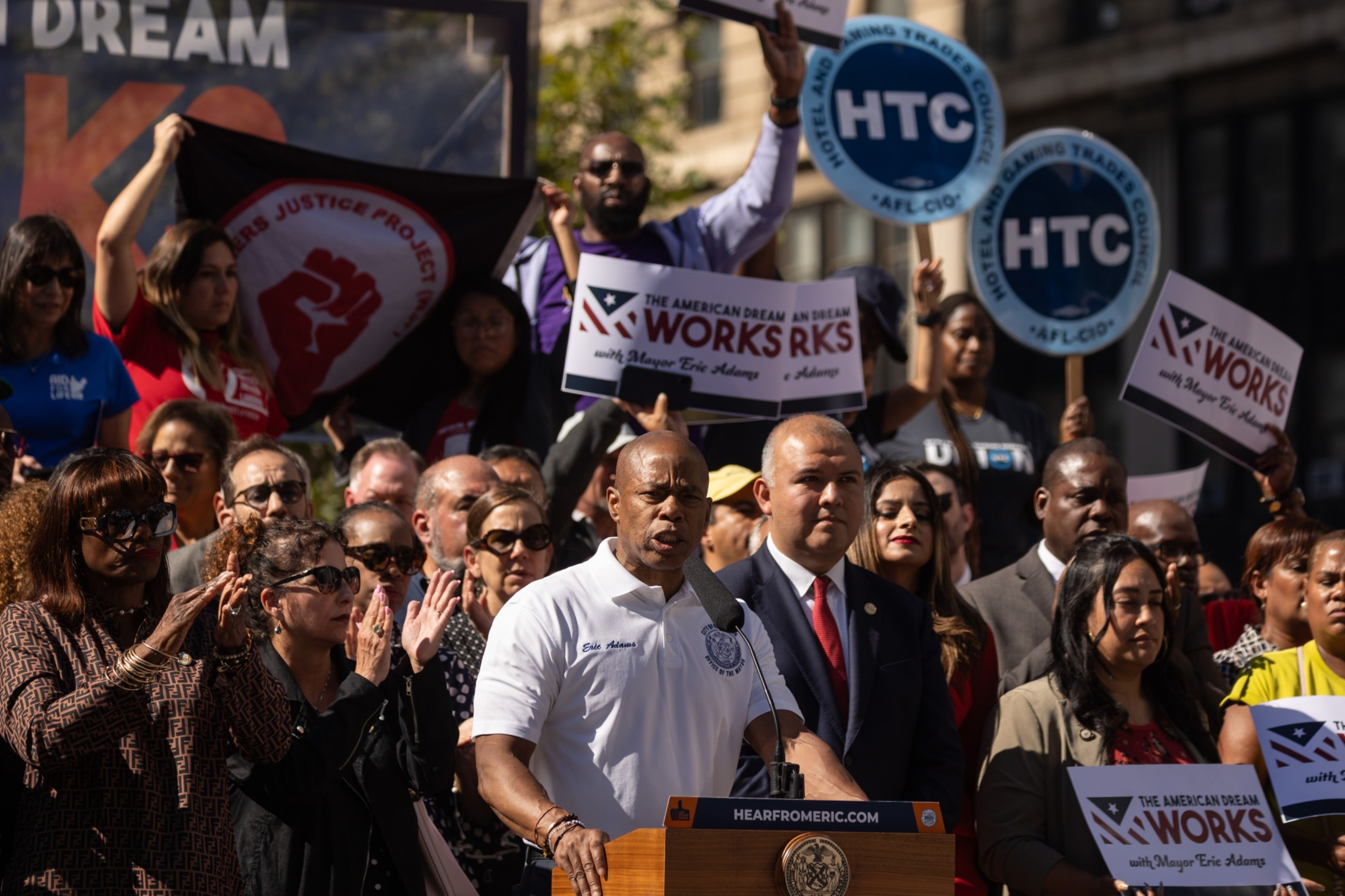 Atraso em processo de legalização ameaça agravar crise de imigração… Atraso em processo de legalização ameaça agravar crise de imigração…