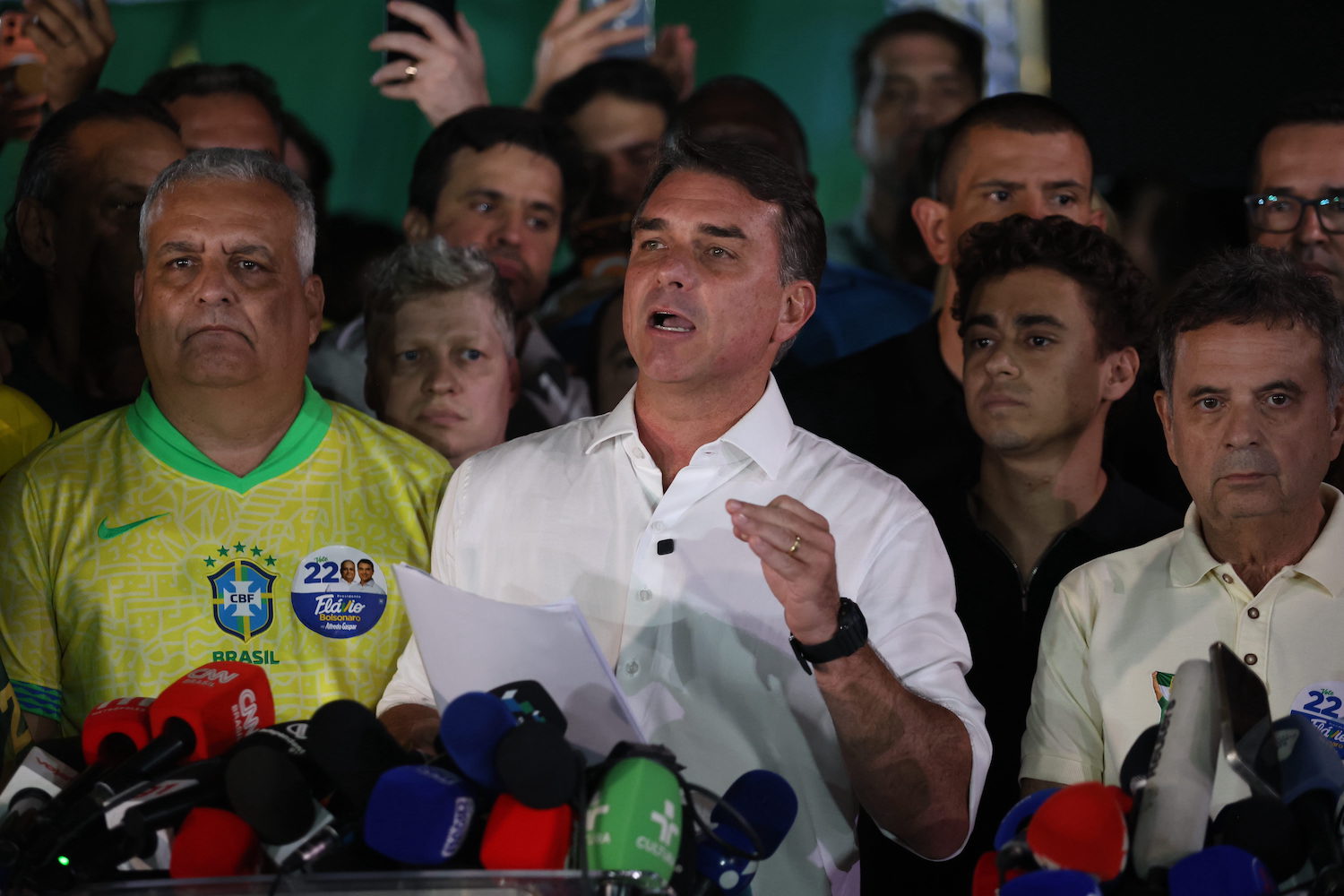 Flávio Bolsonaro diz que é ‘impossível’ reconhecer dados das eleições Flávio Bolsonaro diz que é ‘impossível’ reconhecer dados das eleições