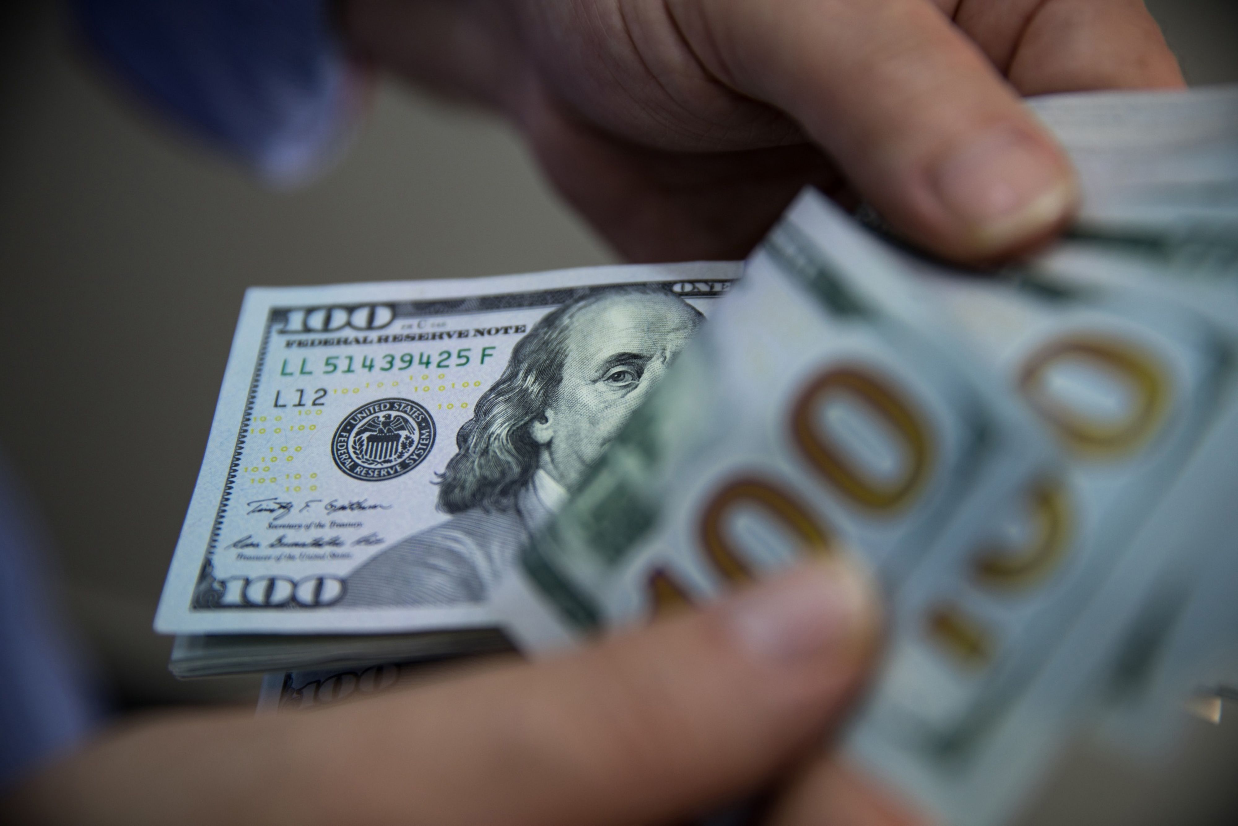 ¿Por qué ha subido el dólar? Expertos revelan claves del aumento en