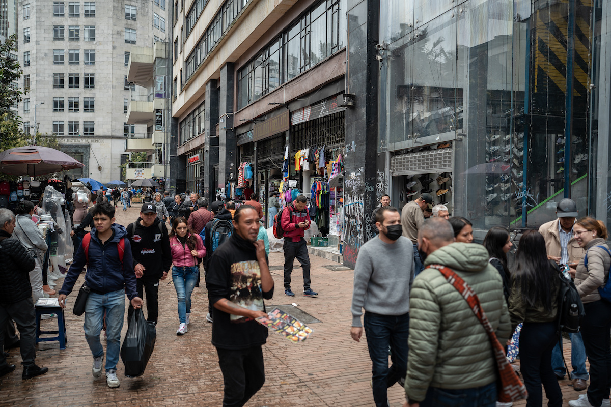 Colômbia ativa plano de defesa em fronteira após ataques dos EUA à Venezuela