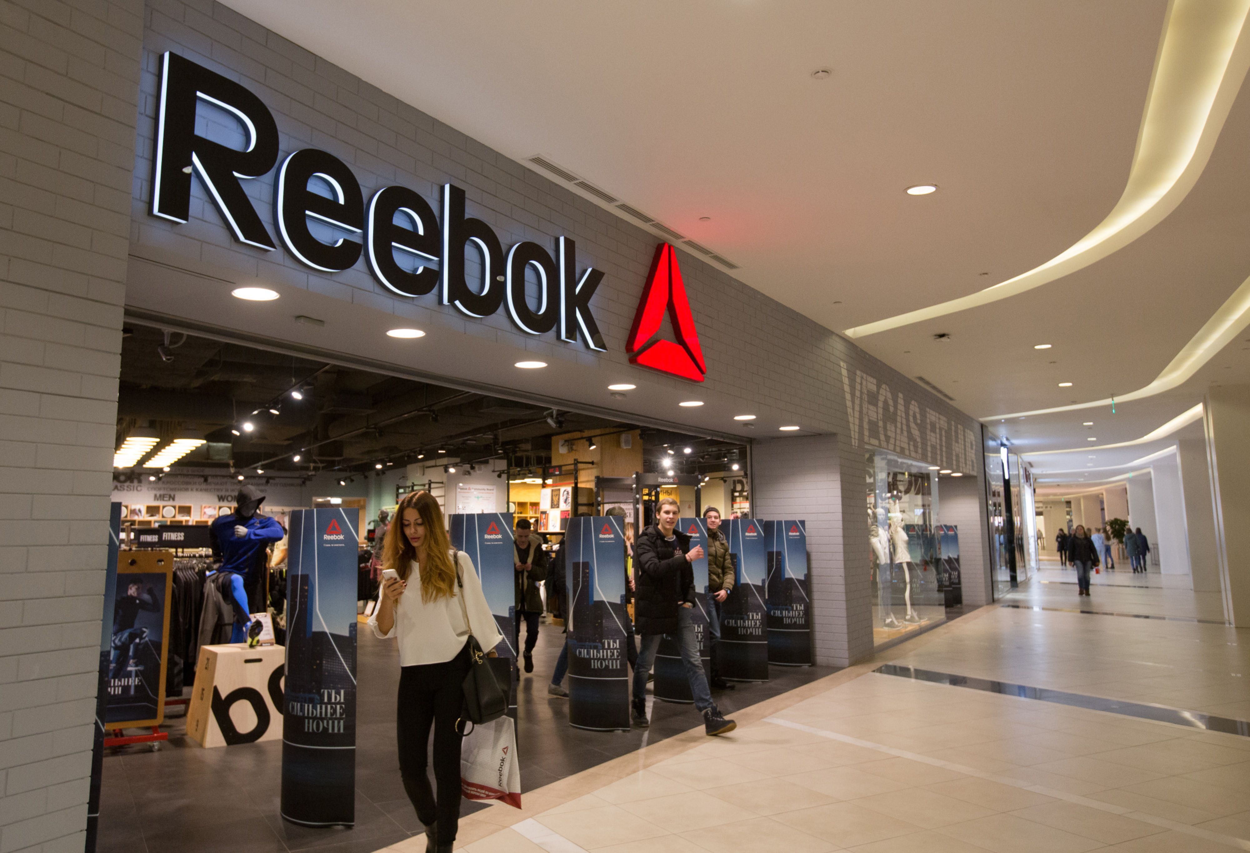 Adidas vende Reebok a Authentic Brands en acuerdo de US$2.500