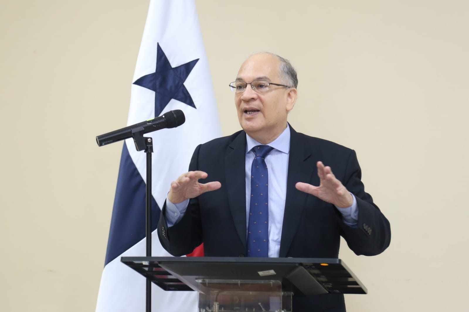 Procuradores panameños dicen que Ley minera 406, que extiende contrato a First Quantum Minerals, es inconstitucional