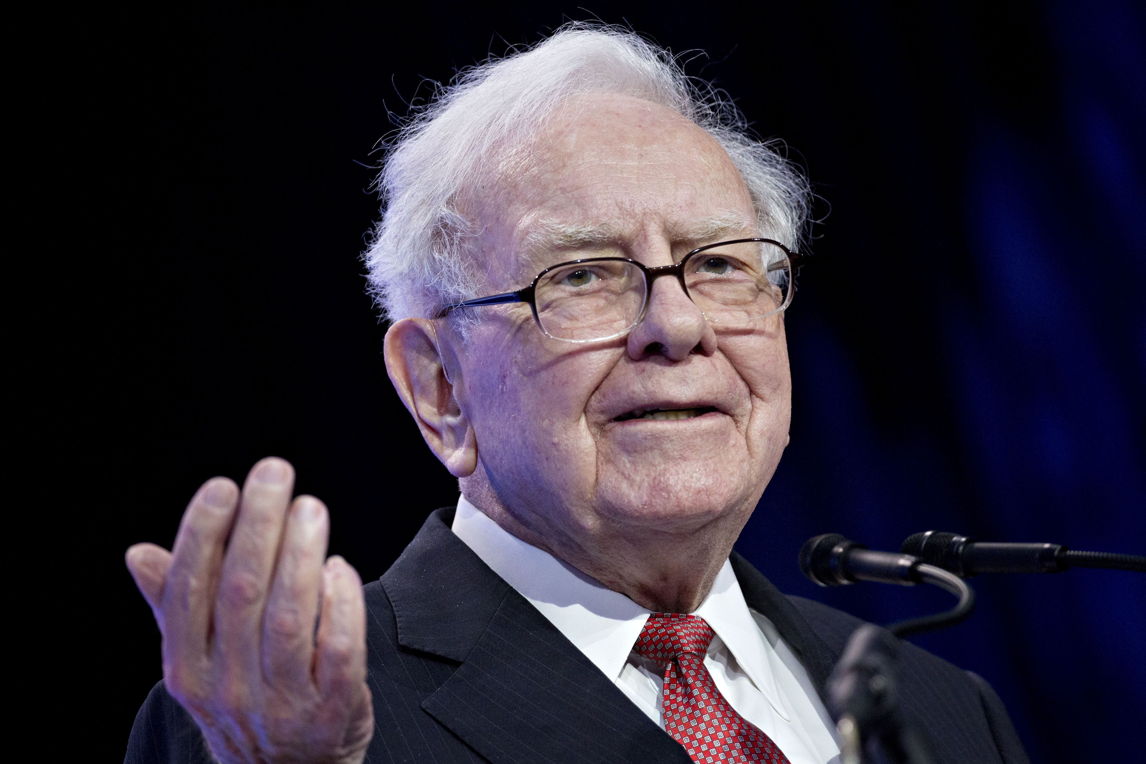 Agora, você pode jogar xadrez com Warren Buffett. Ou quase isso.