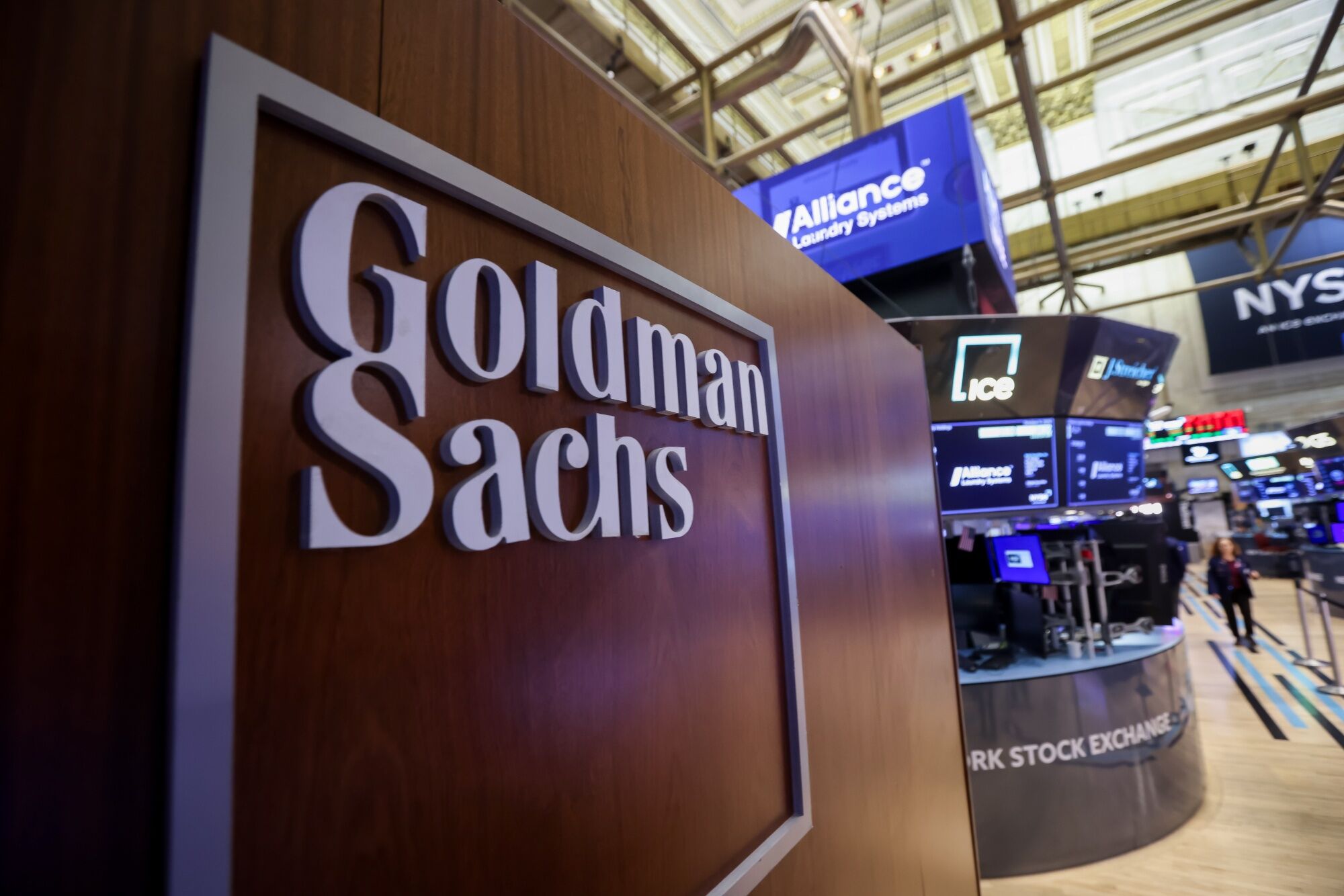 Goldman Sachs espera que banco central colombiano suba tasas después de elecciones presidenciales  