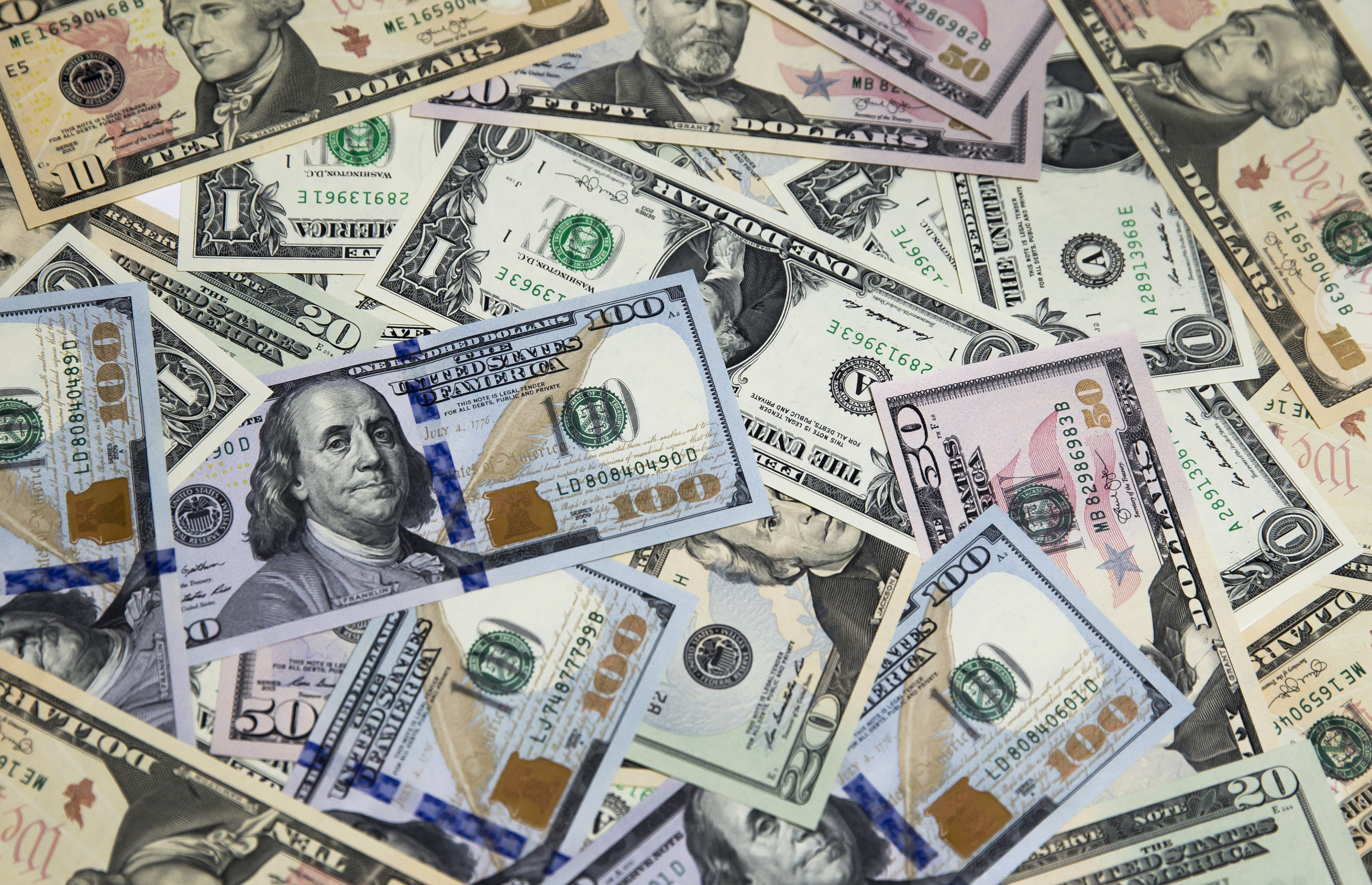 El dólar va a su peor semana del mes y estas son las monedas de América Latina que sacan ventaja