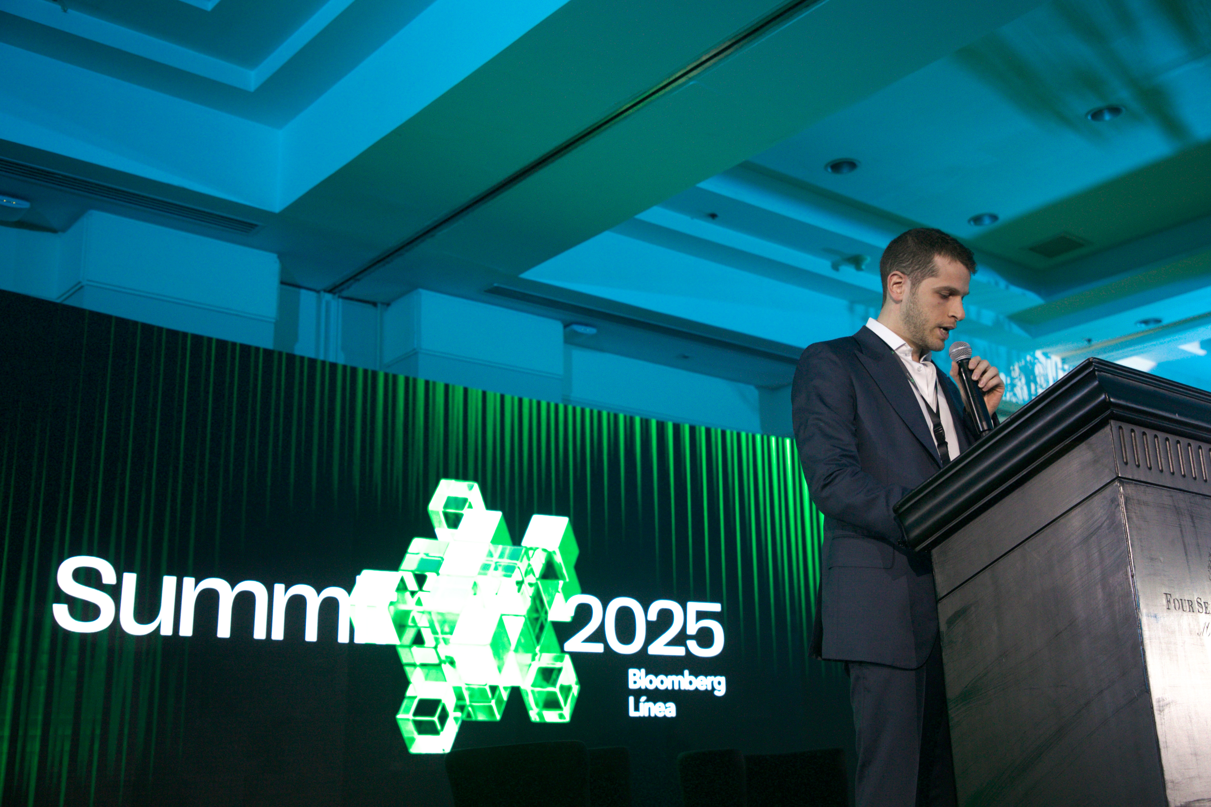 Bloomberg Línea Summit · Galería 15
