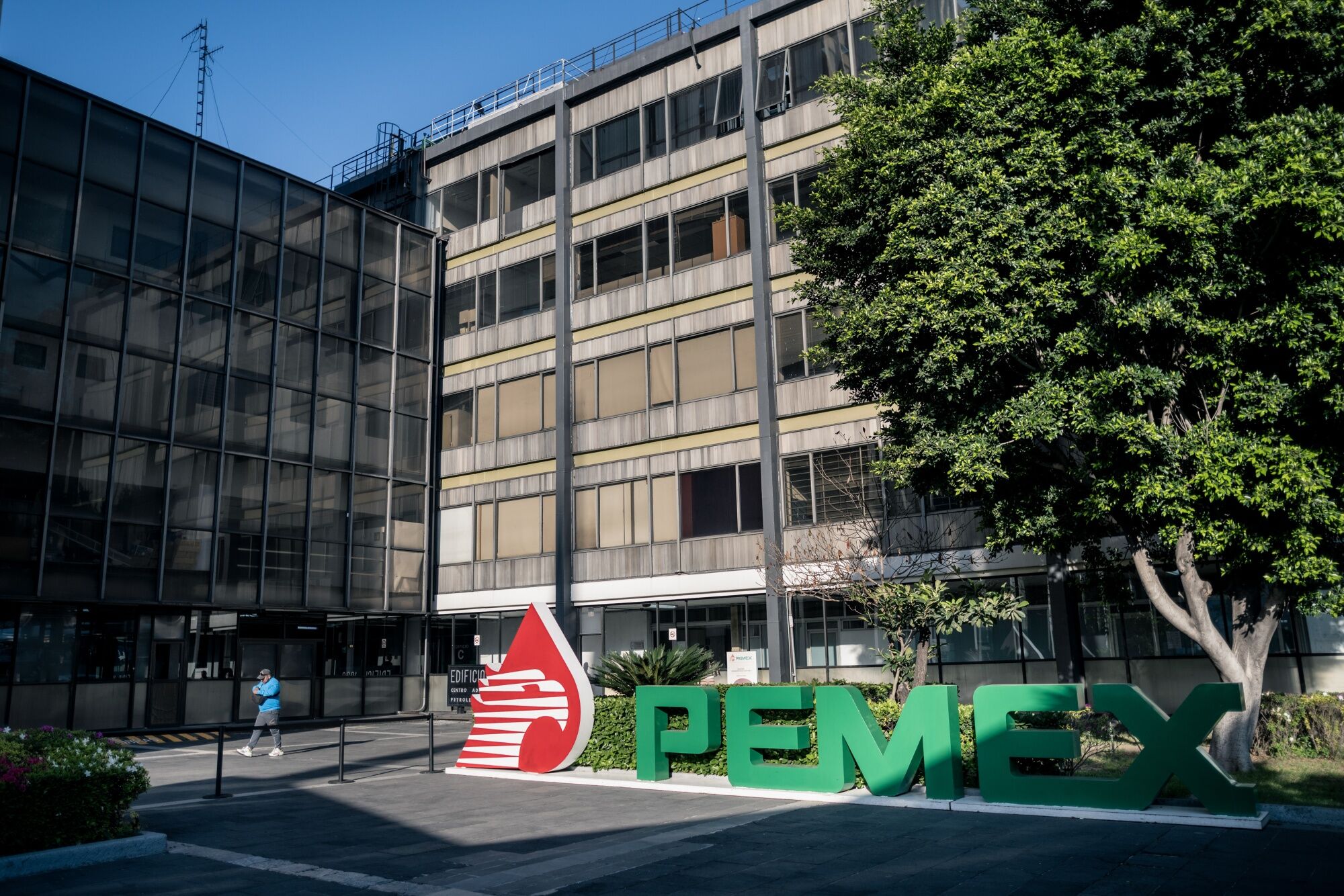 Fitch mantiene calificación de Pemex como bono basura a un escalón del grado de inversión Fitch mantiene calificación de Pemex como bono basura a un escalón del grado de inversión