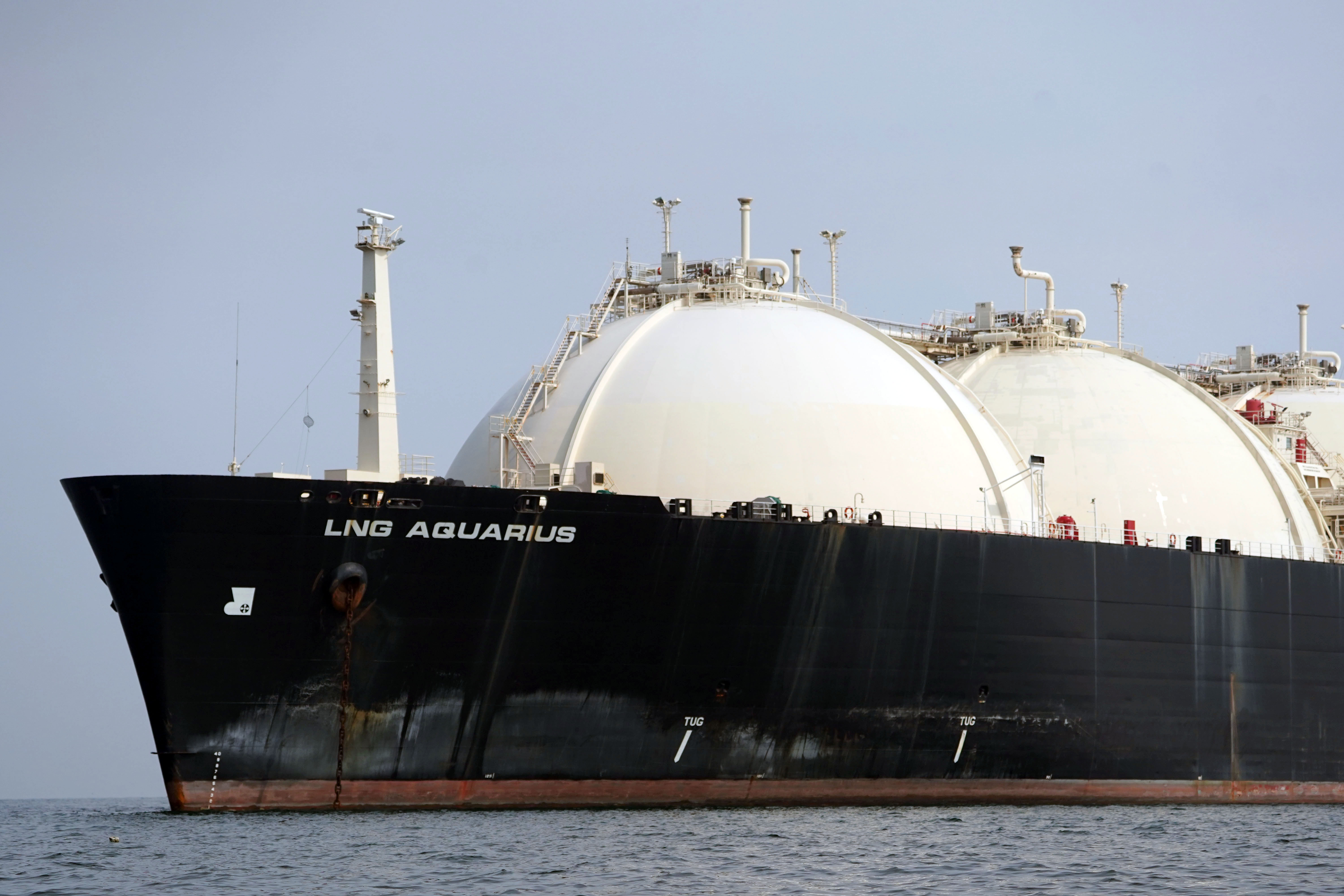 Guerra en Medio Oriente socava planes de Milei para privatizar importaciones de GNL