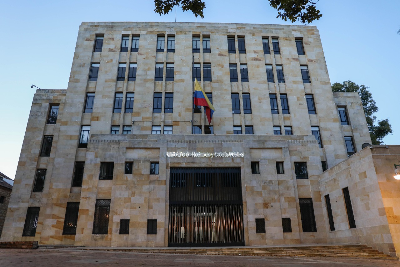 Deuda de Colombia llegará a máximo histórico en 2027: debe financiar COP$266 billones 