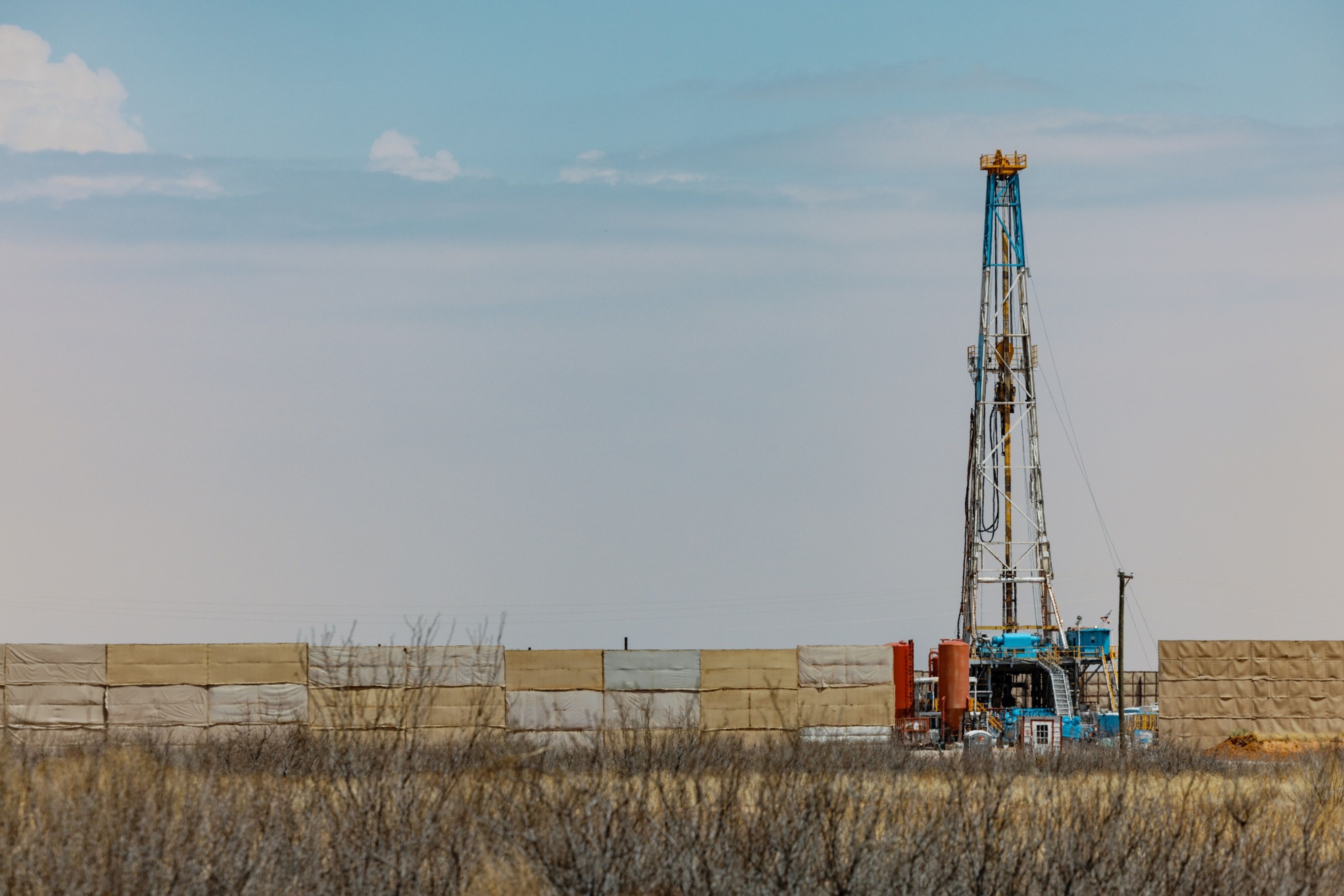 El futuro del petróleo en Colombia: Cepeda, De la Espriella y Valencia con planes antagónicos 