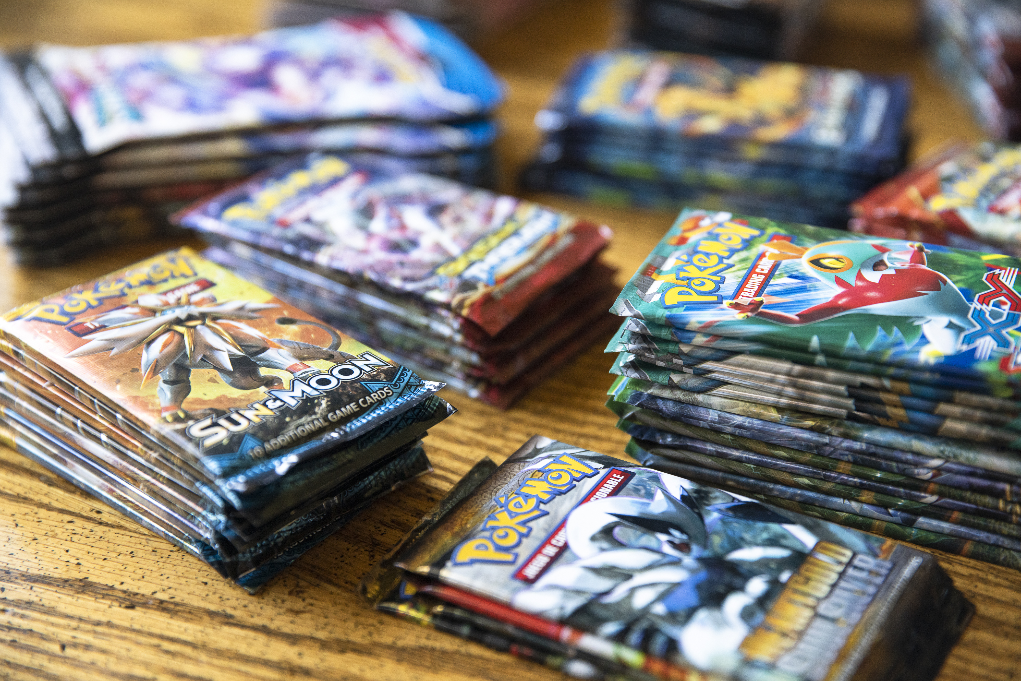 Ladrones se llevan una fortuna en cartas coleccionables de Pokémon tras robo en California