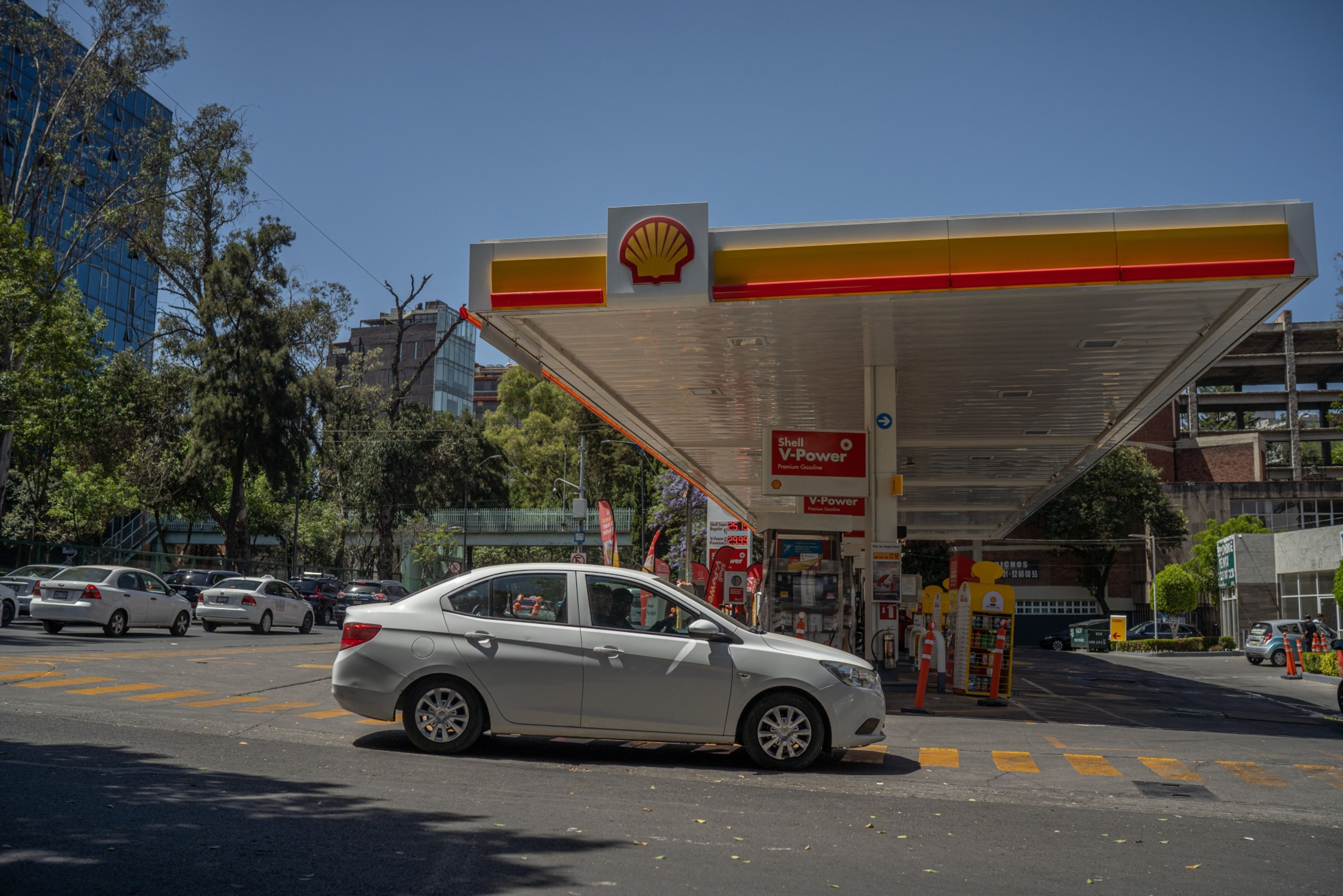 Gobierno de México y empresarios acuerdan precio máximo del diésel