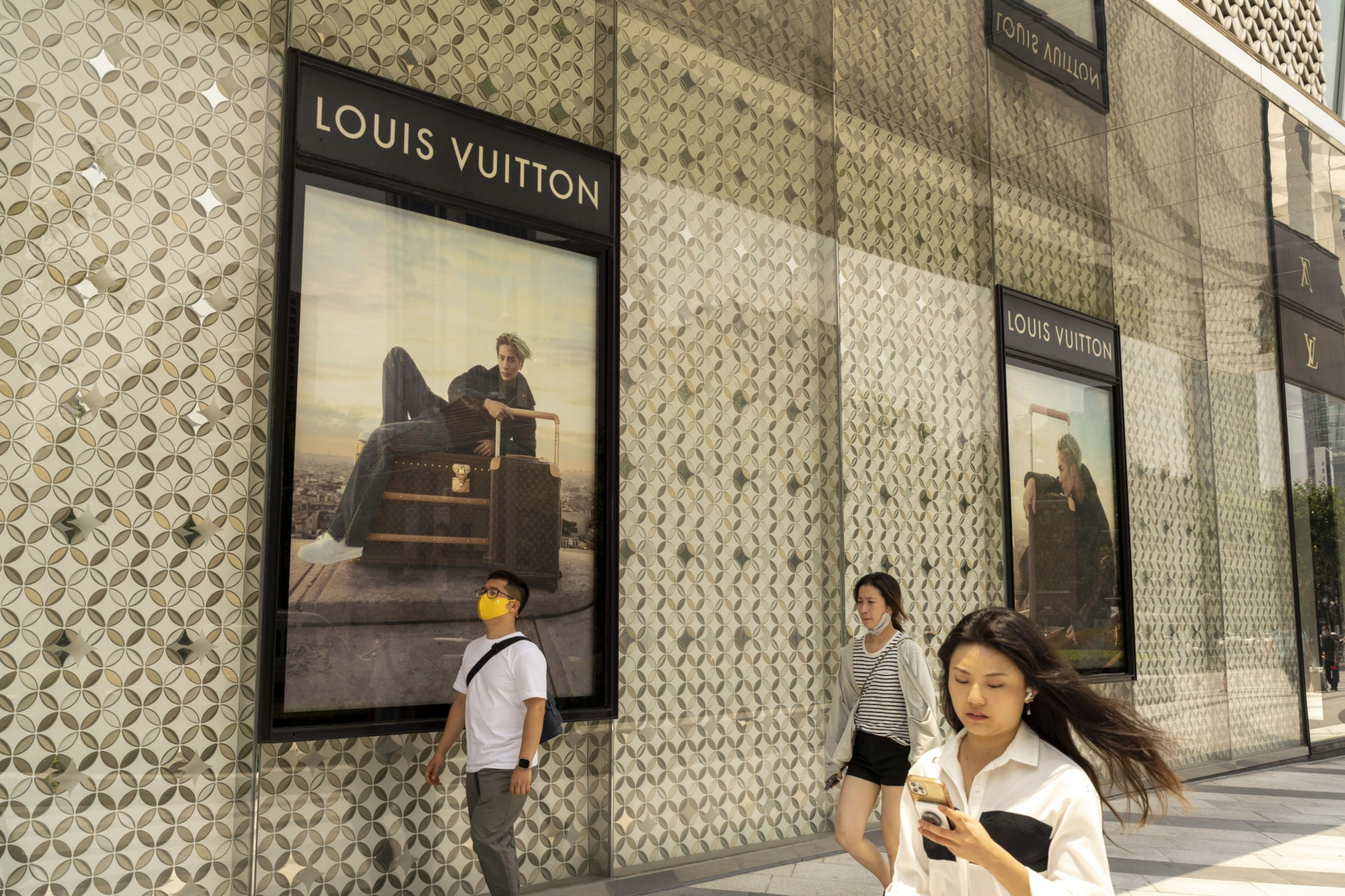 LVMH and other luxury stocks will start weak in 2024