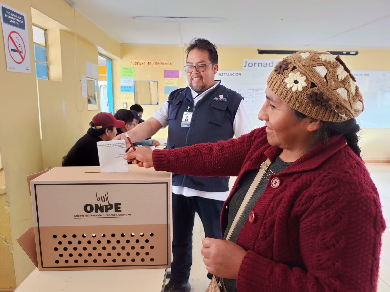 Hasta qué hora se puede votar hoy en las elecciones de Perú 2026