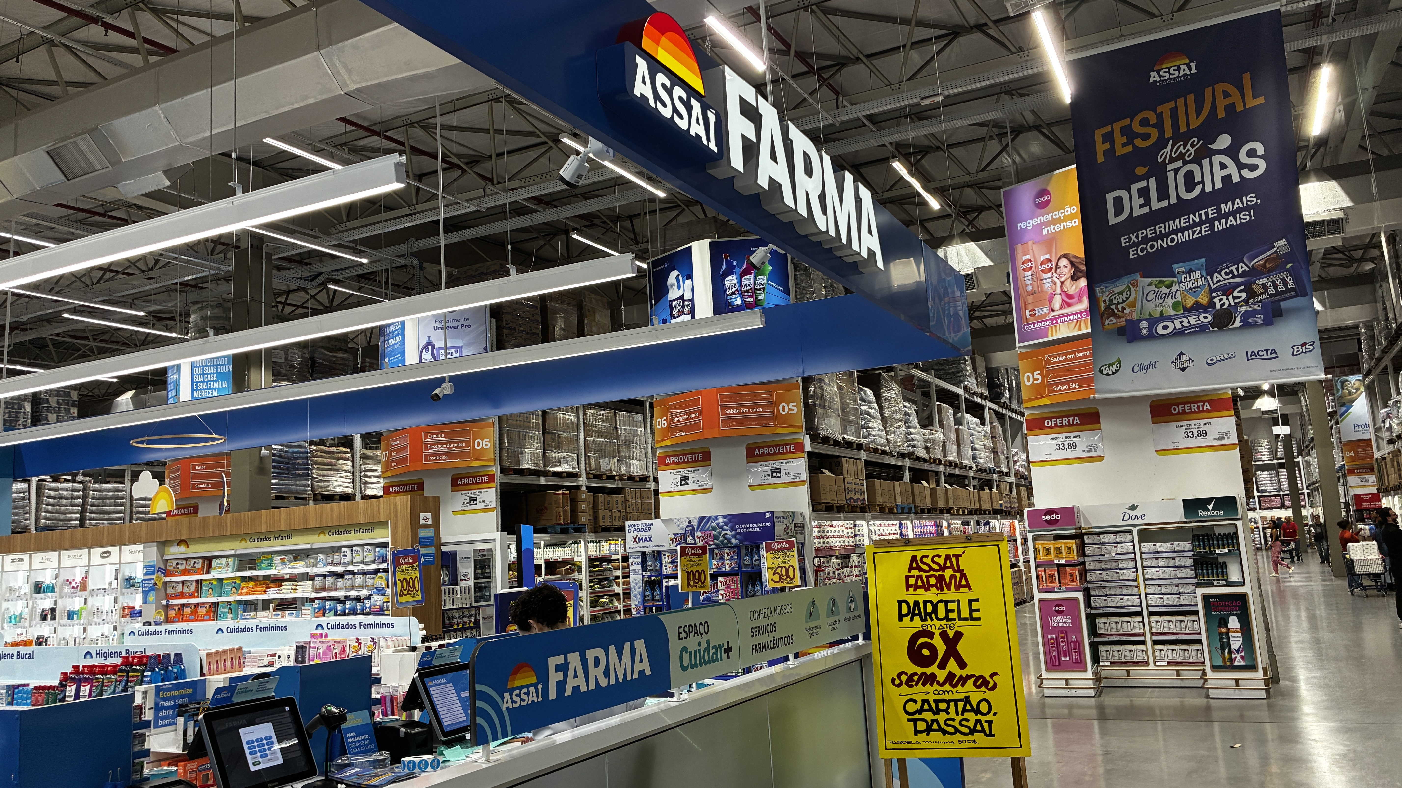 Assaí expande farmácias e compra postos das lojas para lucrar com fluxo de clientes