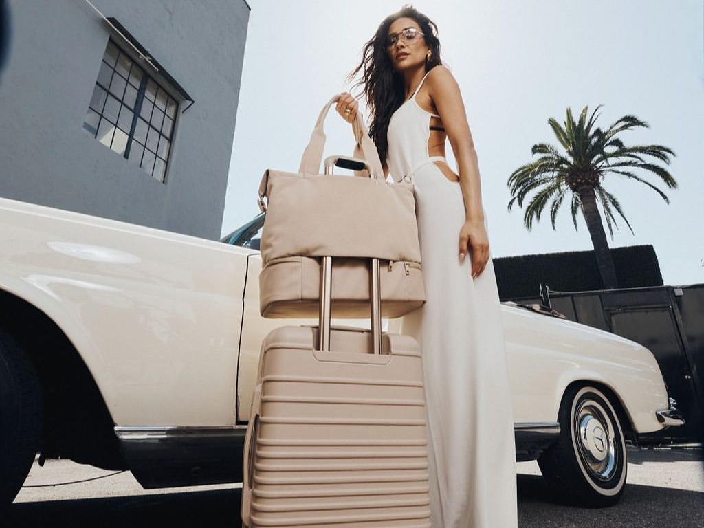 Samsonite comprará BÉIS, la marca de maletas de Shay Mitchell, por US$178,5 millones Samsonite comprará BÉIS, la marca de maletas de Shay Mitchell, por US$178,5 millones