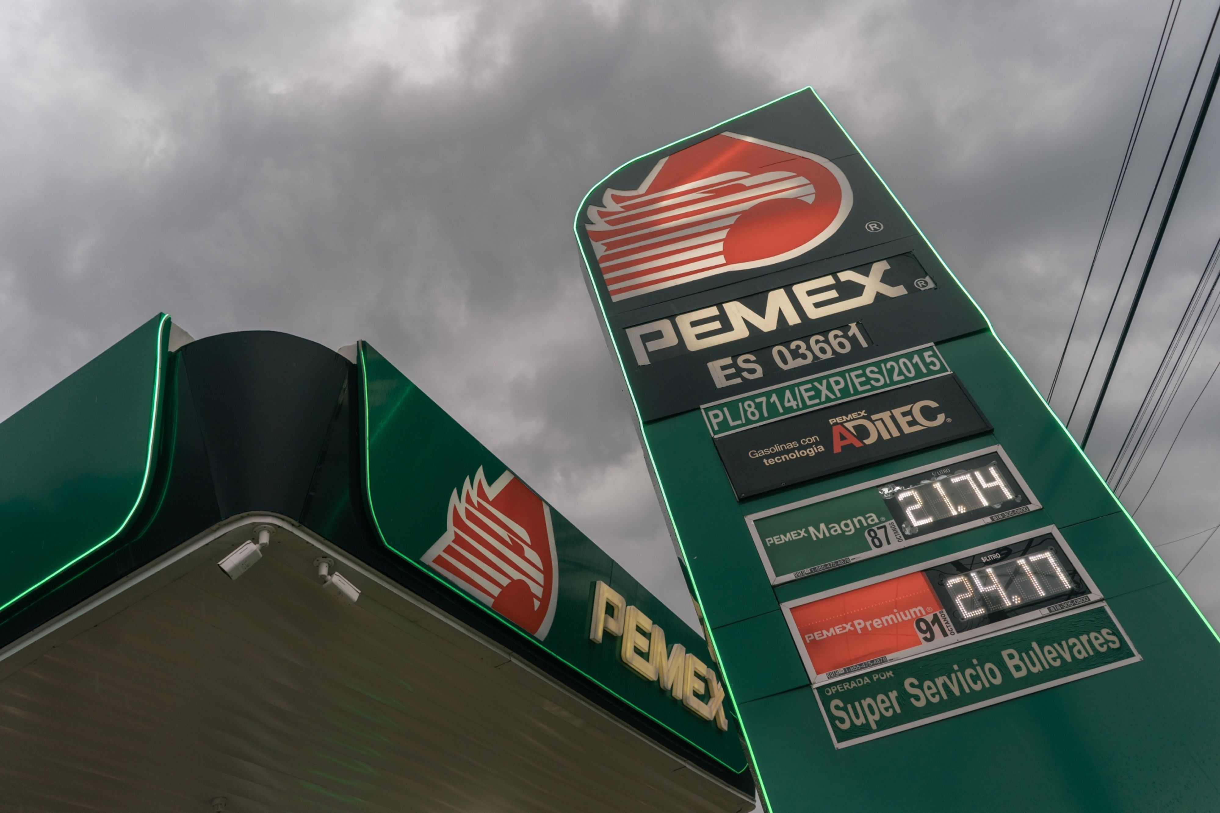 México vende la segunda gasolina más cara en América Latina