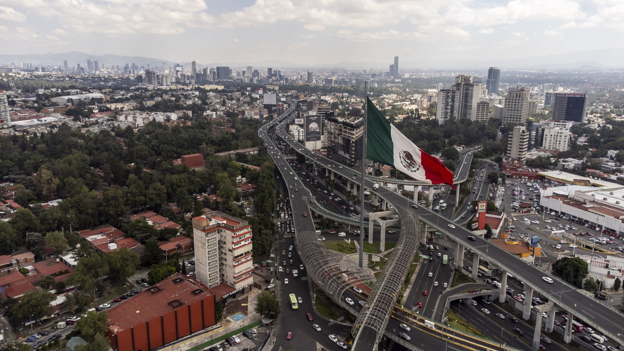 S&P cambia a negativa perspectiva crediticia de México y mantiene calificación