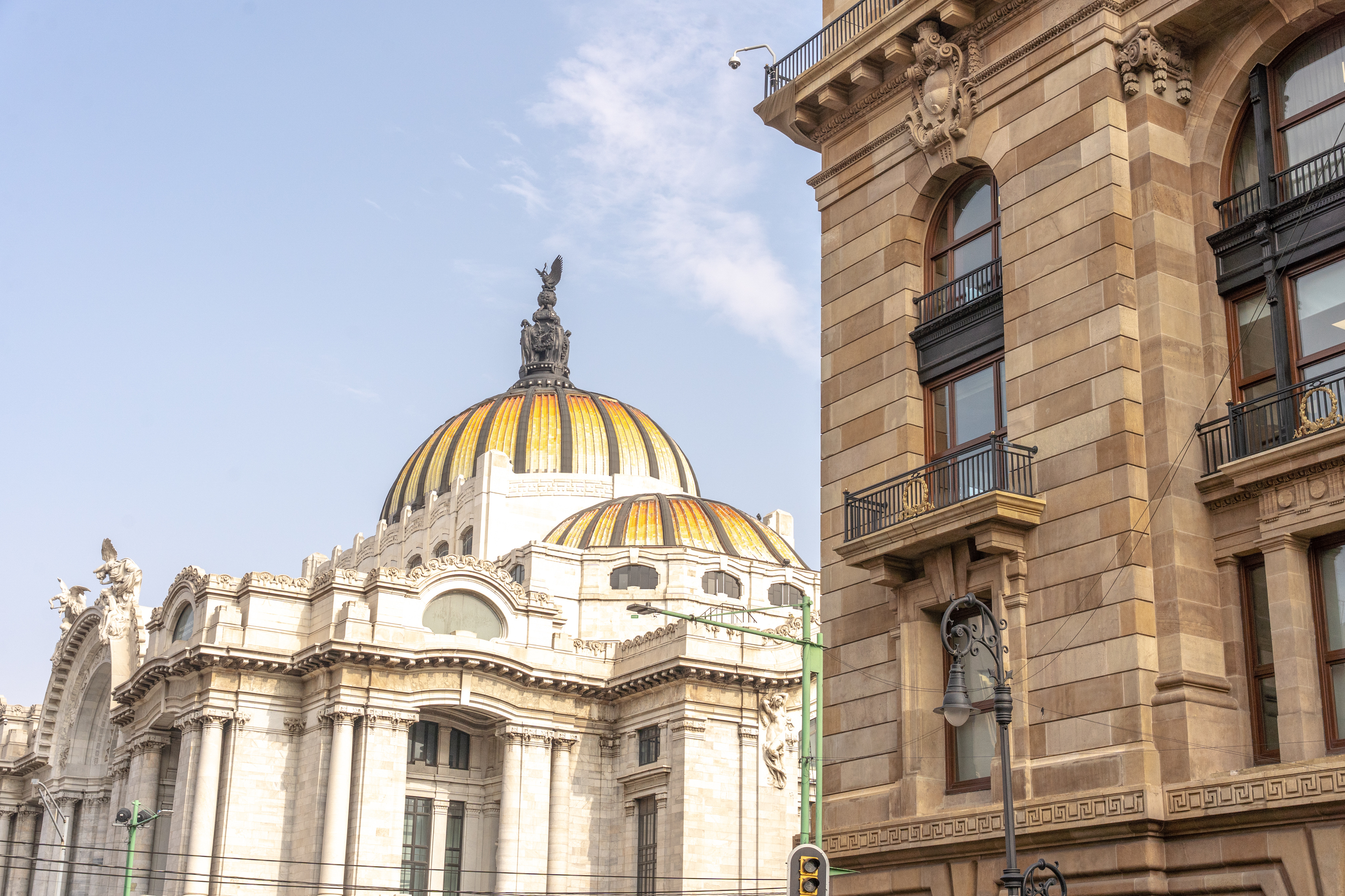 Economía de México sorprende con repunte en abril y crece más de lo esperado