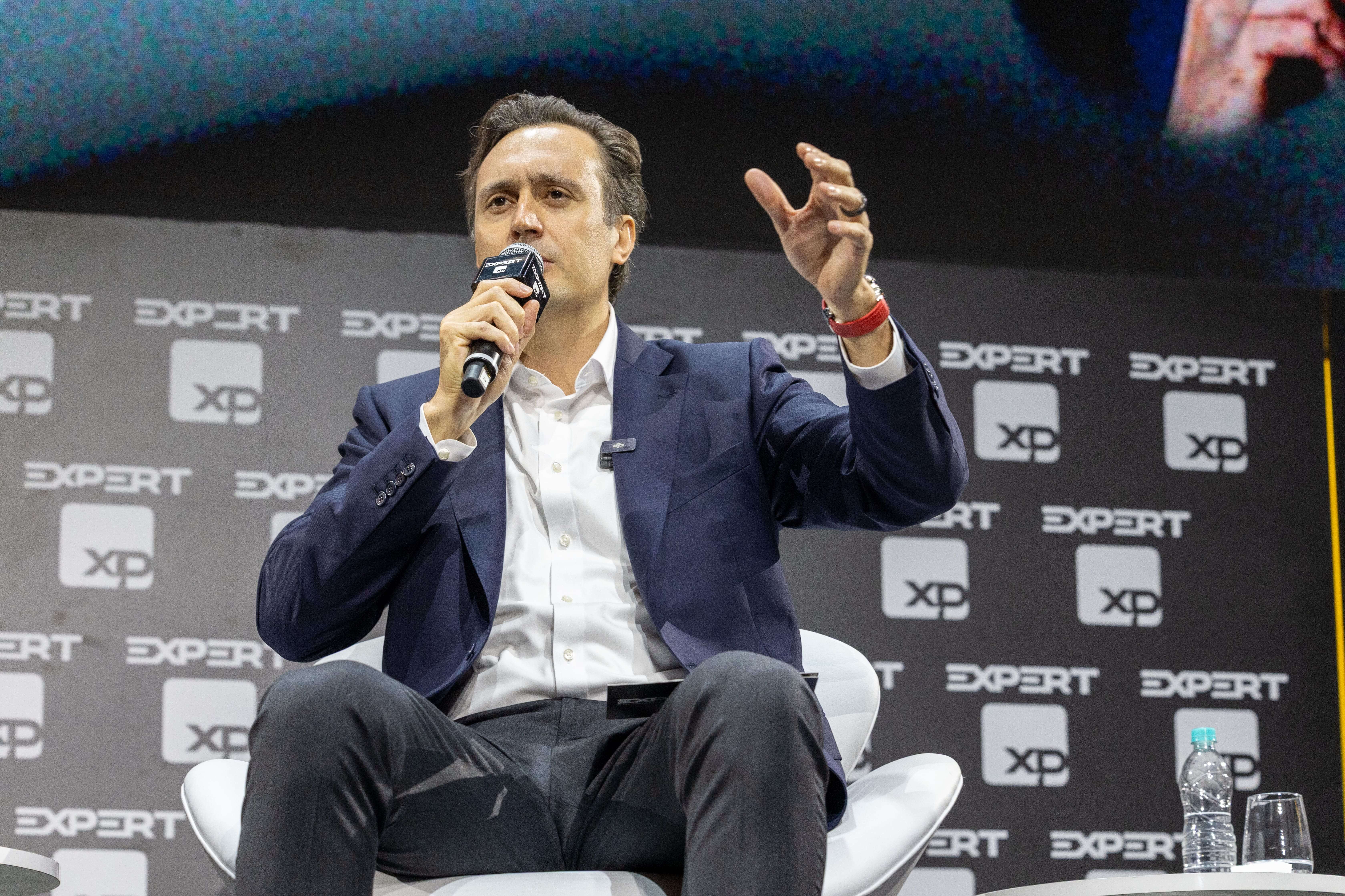 Negócios, poder e mídia: Rafael Furlanetti, sócio da XP, vai comandar programa na CNN