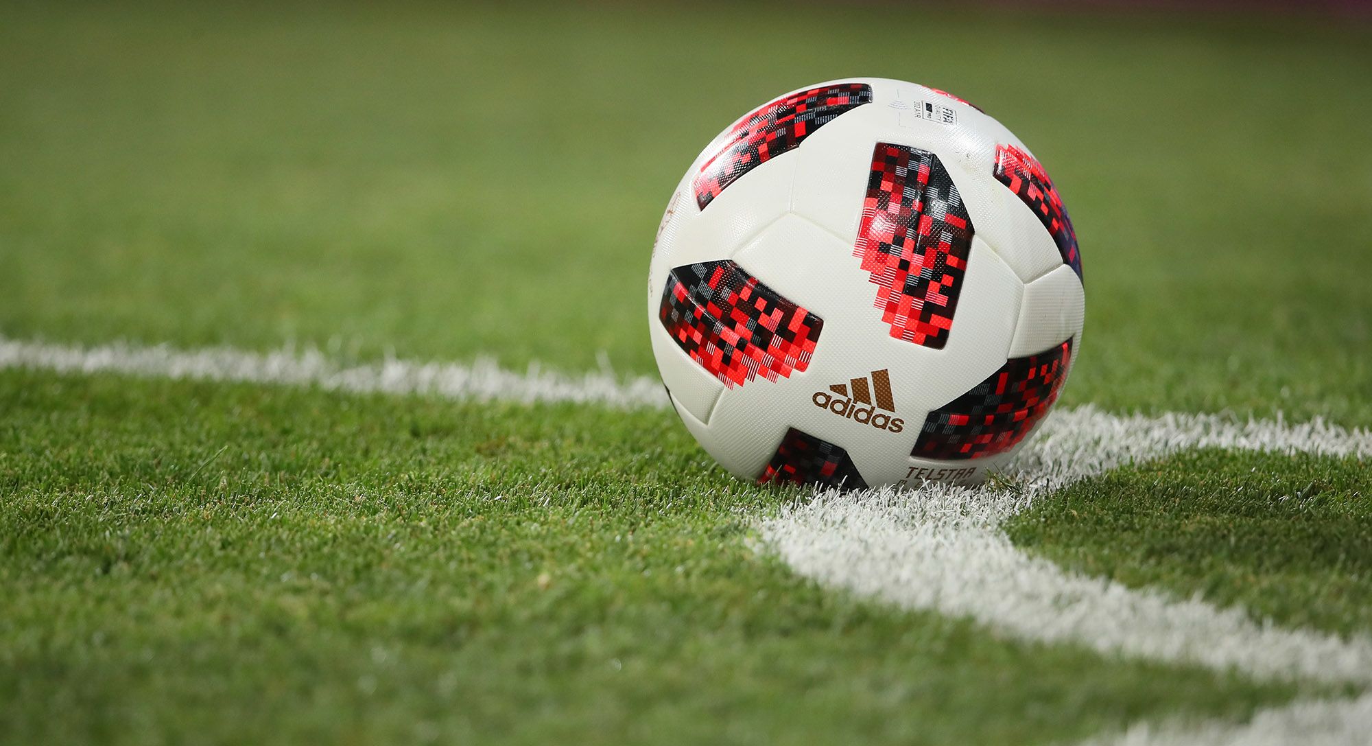 Adidas suspende parceria com a Federação Russa de Futebol