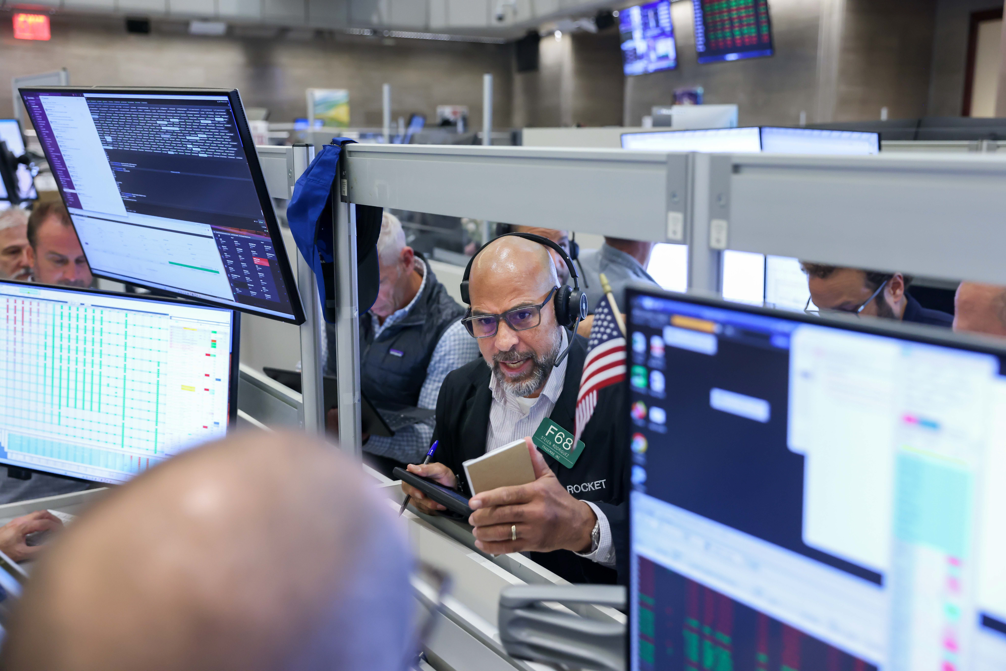 Agosto pone a prueba a Wall Street: qué dice la historia sobre el S&P 500, el dólar y el oro